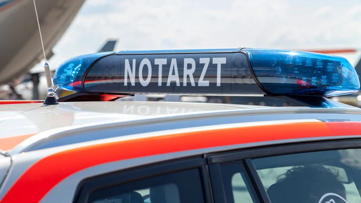Nachdem der Notarzt den 39-Jährigen versorgt hatte wurde er ins Spital nach Vöcklabruck gebracht.