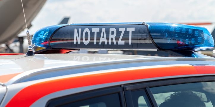 Nachdem der Notarzt den 39-Jährigen versorgt hatte wurde er ins Spital nach Vöcklabruck gebracht.