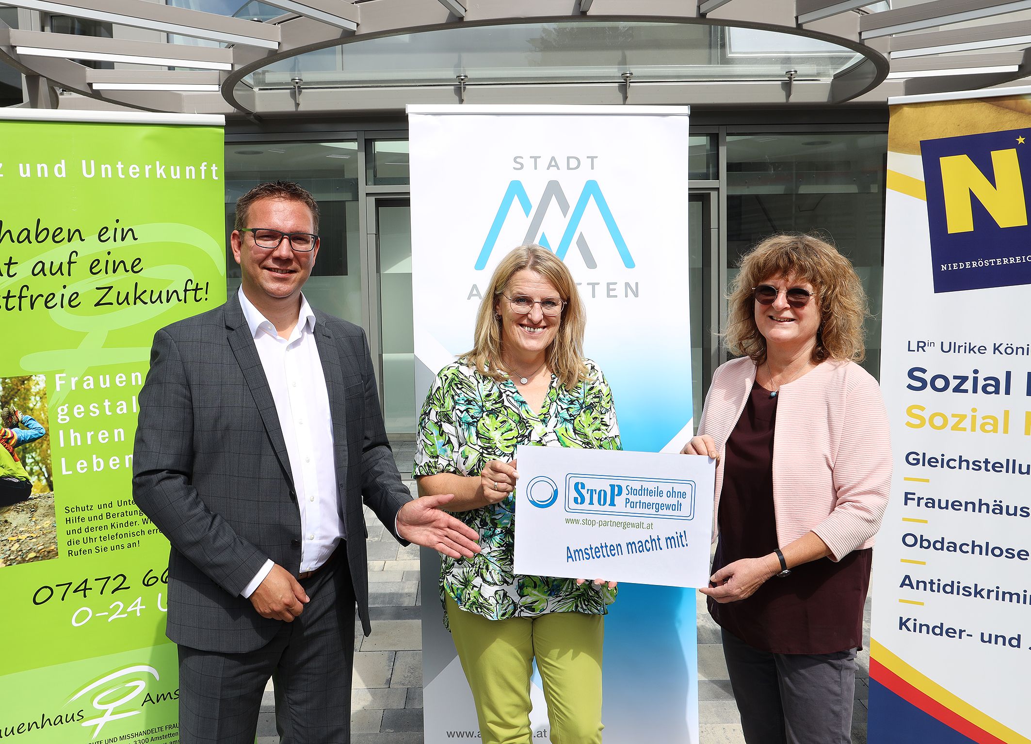 Im Bild v.l.n.r.: Bgm. Christian Haberhauer (Amstetten) LR Ulrike Königsberger-Ludwig sowie Projektleiterin Ursula Kromoser-Schrammel. 