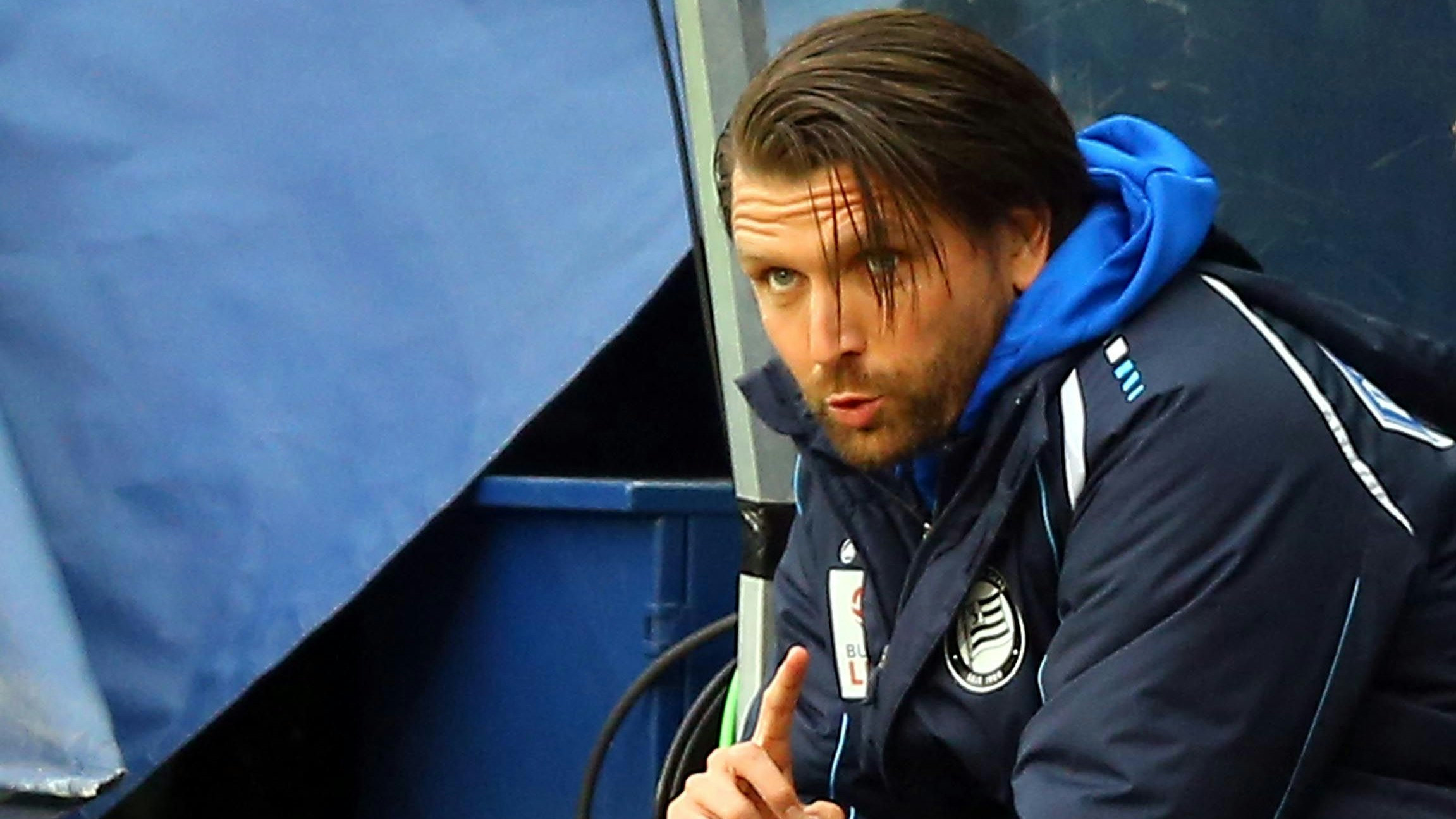 Peter Hyballa 2013 auf der Sturm-Bank.