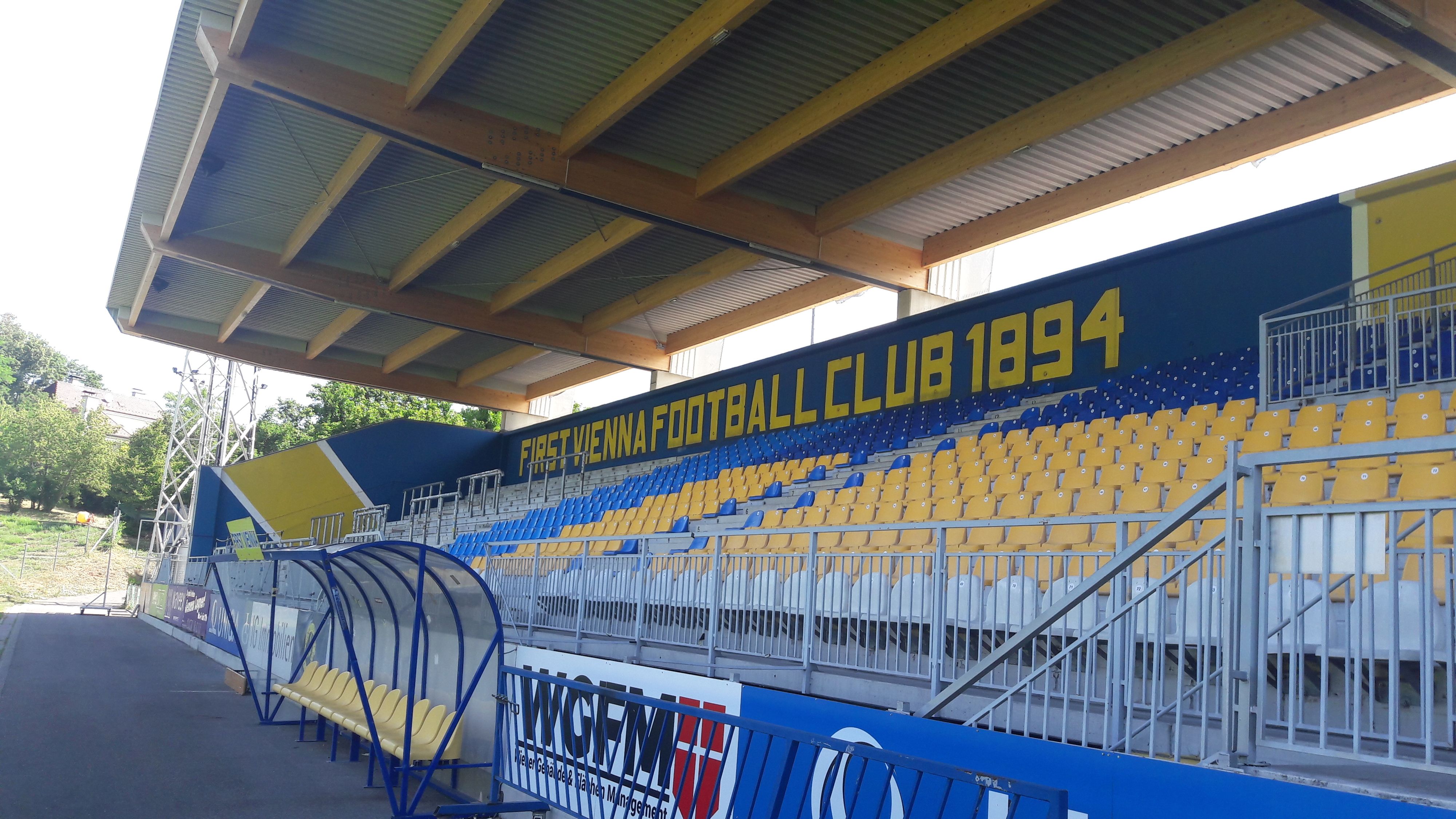 Tribüne auf der Hohen Warte