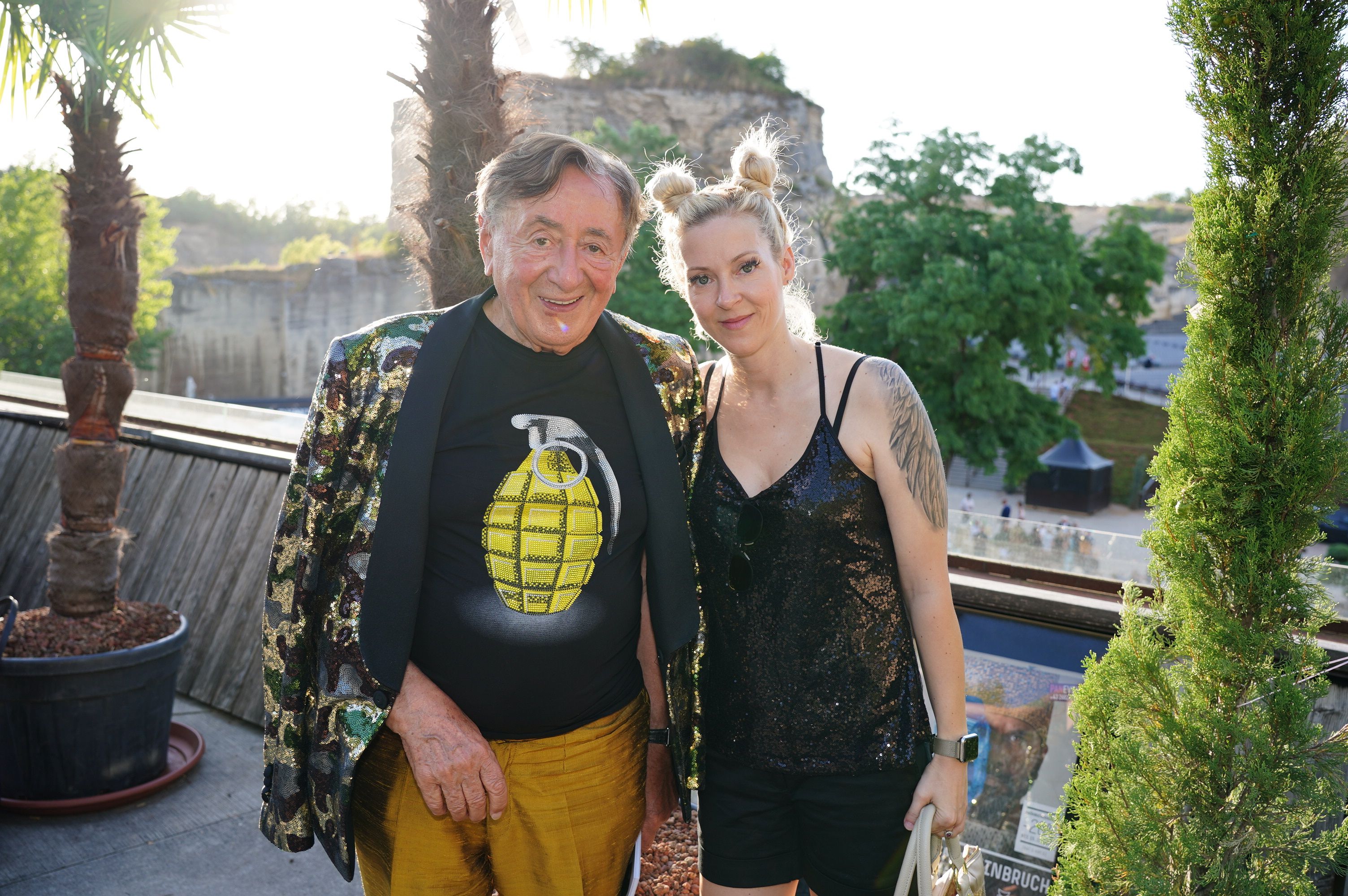 Kein Promi-Bonus für Lugner und Simone, die in Schwarz und Gold kamen.