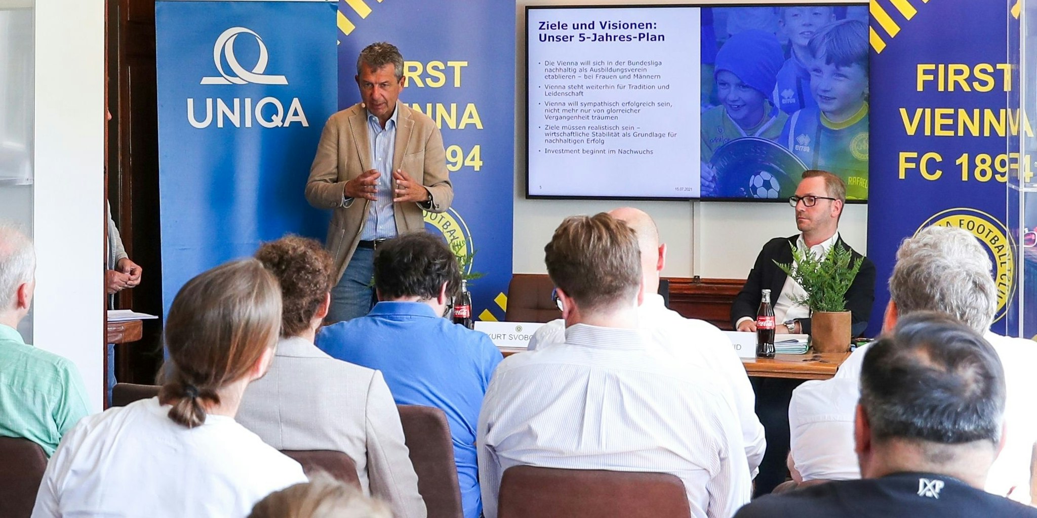 Kurt Svoboda (l.) und Roland Schmid (r.) berichten von den Plänen. 