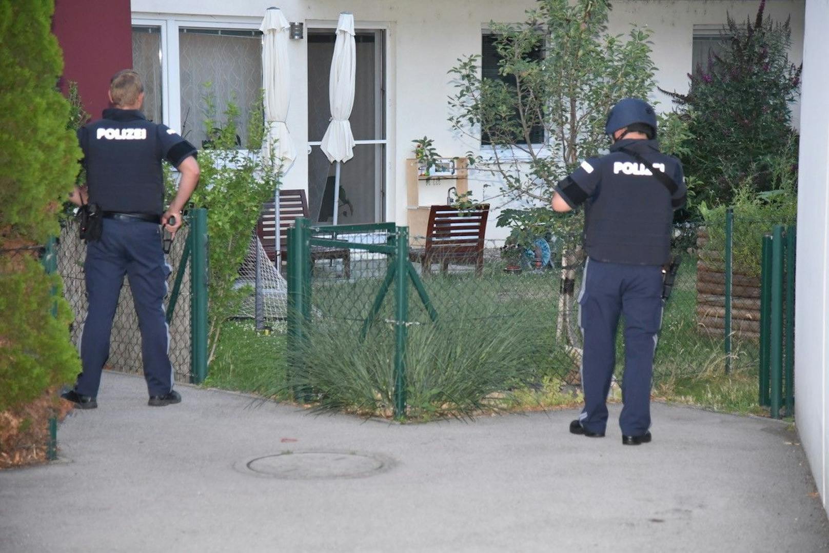 Eine angebliche Person mit Machete löste einen Polizei-Großeinsatz in Weigelsdorf aus.