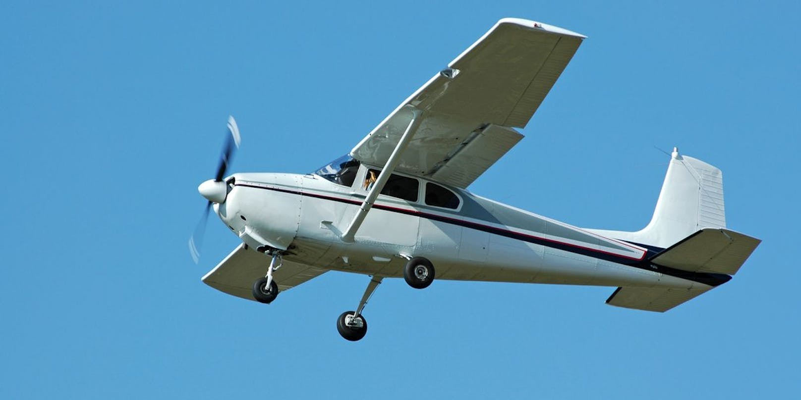 Ein Cessna 182 Leichtflugzeug (Symbolbild)