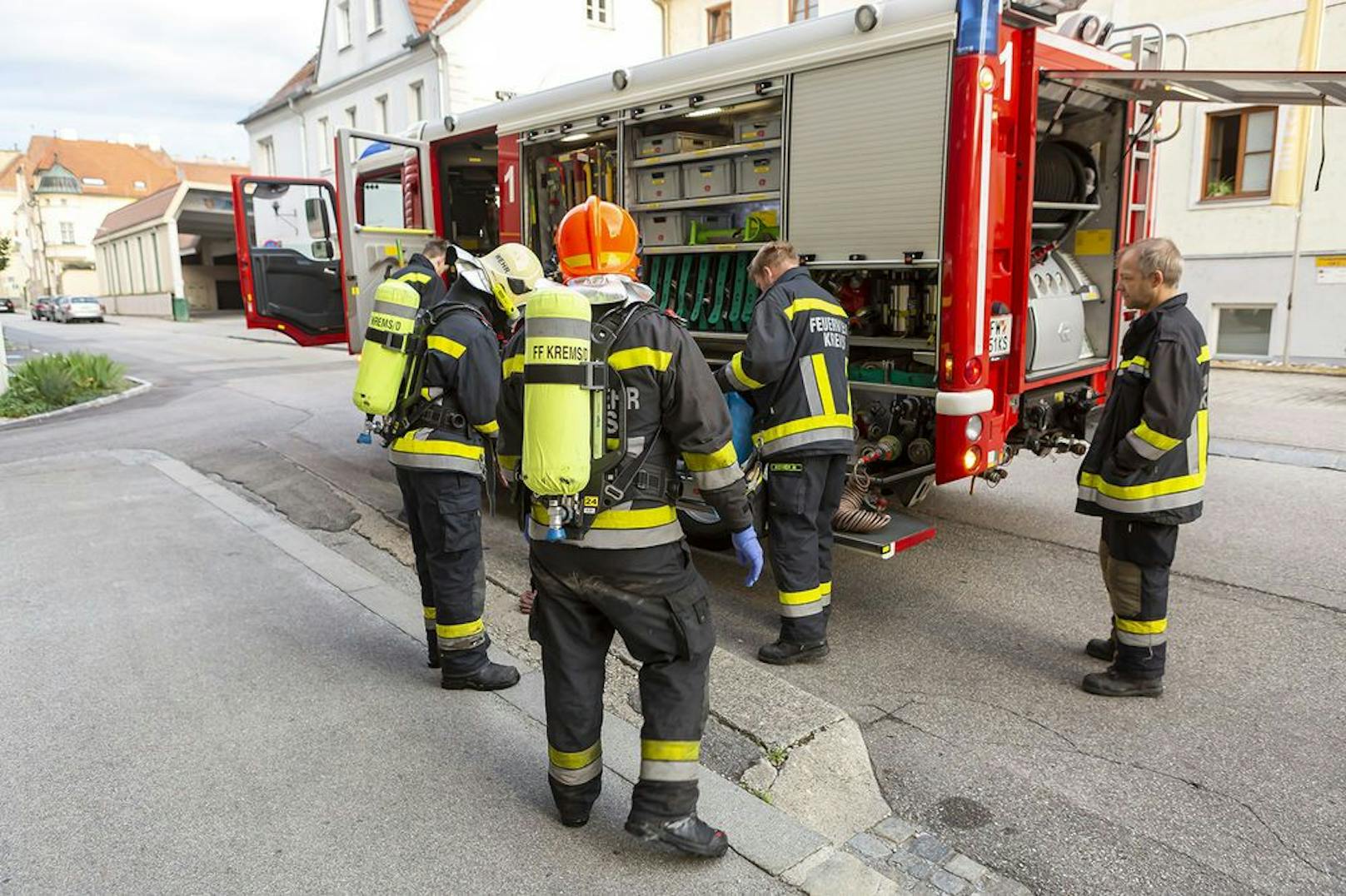 Brand in Justizanstalt: Feuerwehr im Einsatz