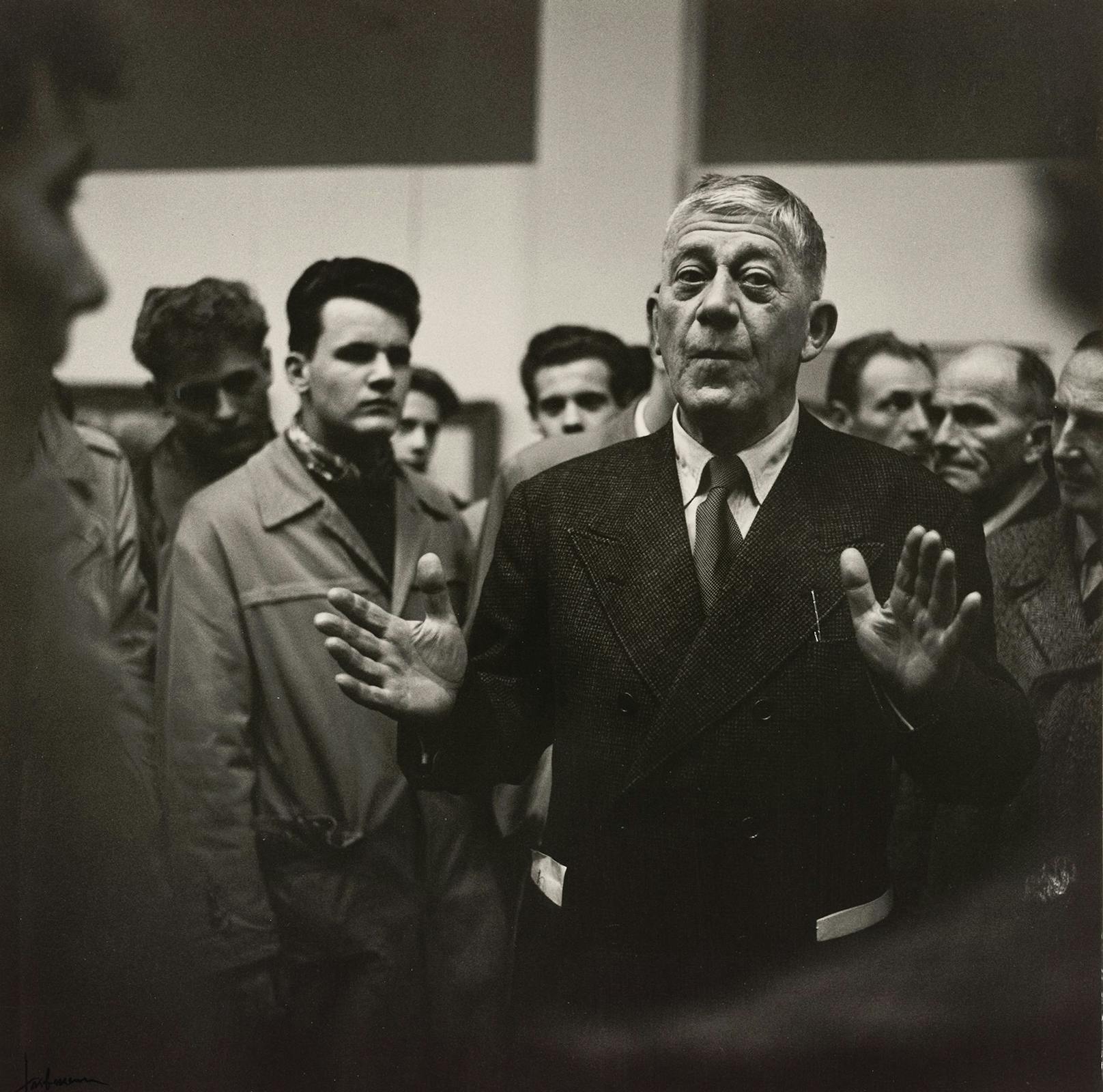 Oskar Kokoschka bei seiner Ausstellungseröffnung in der Secession