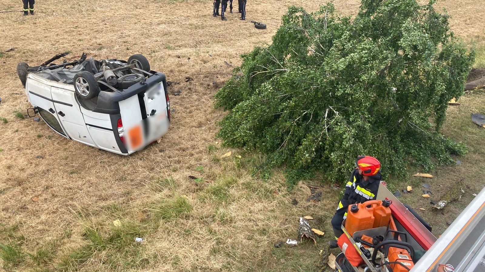 Der Mann prallte gegen einen Baum.
