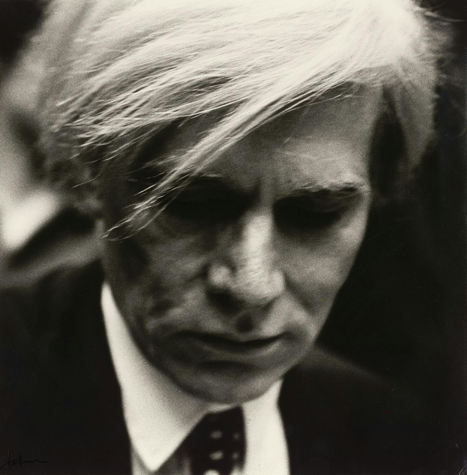 Andy Warhol bei seiner Retrospektive im Wiener Museum des 20. Jahrhunderts
