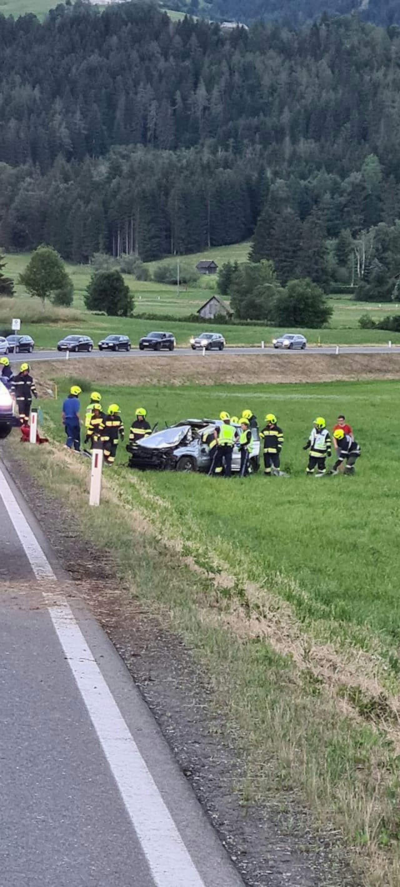 Heute.at - Duo (20, 16) ringt nach Pkw-Überschlag mit dem Tod