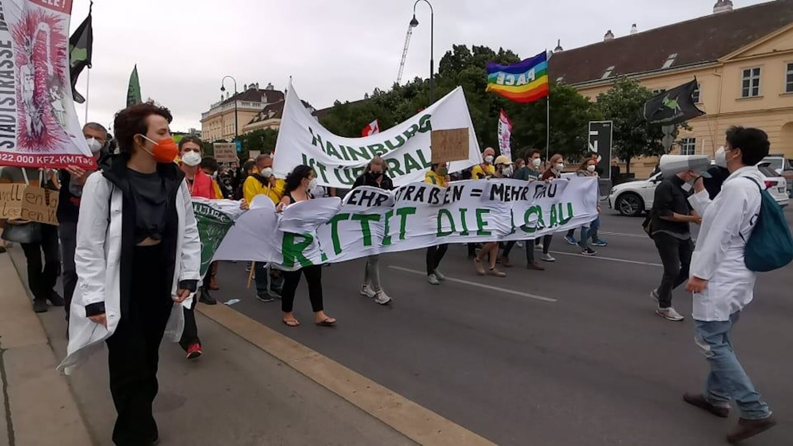 In der City wurde am Freitag gegen den Bau des Lobautunnels demonstriert