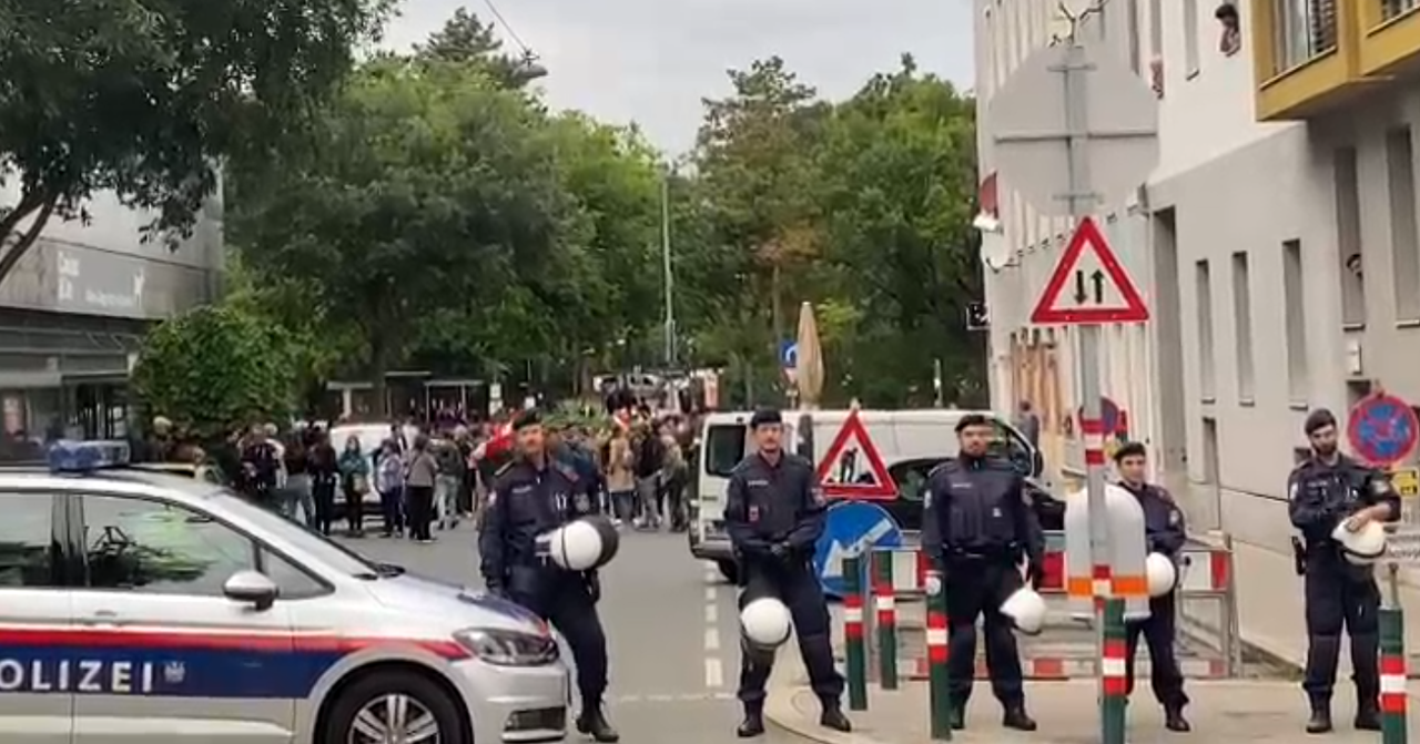 Rechtsextreme demonstrierten vor einem Asylzentrum in Favoriten