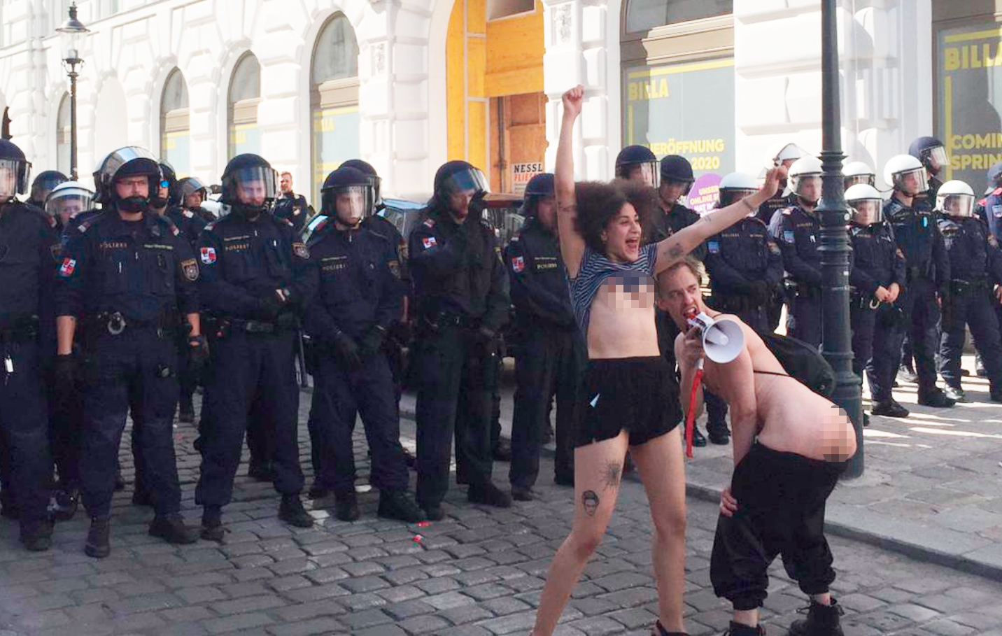 Es ist nicht die erste Aktion des Wiener Modeschöpfers.