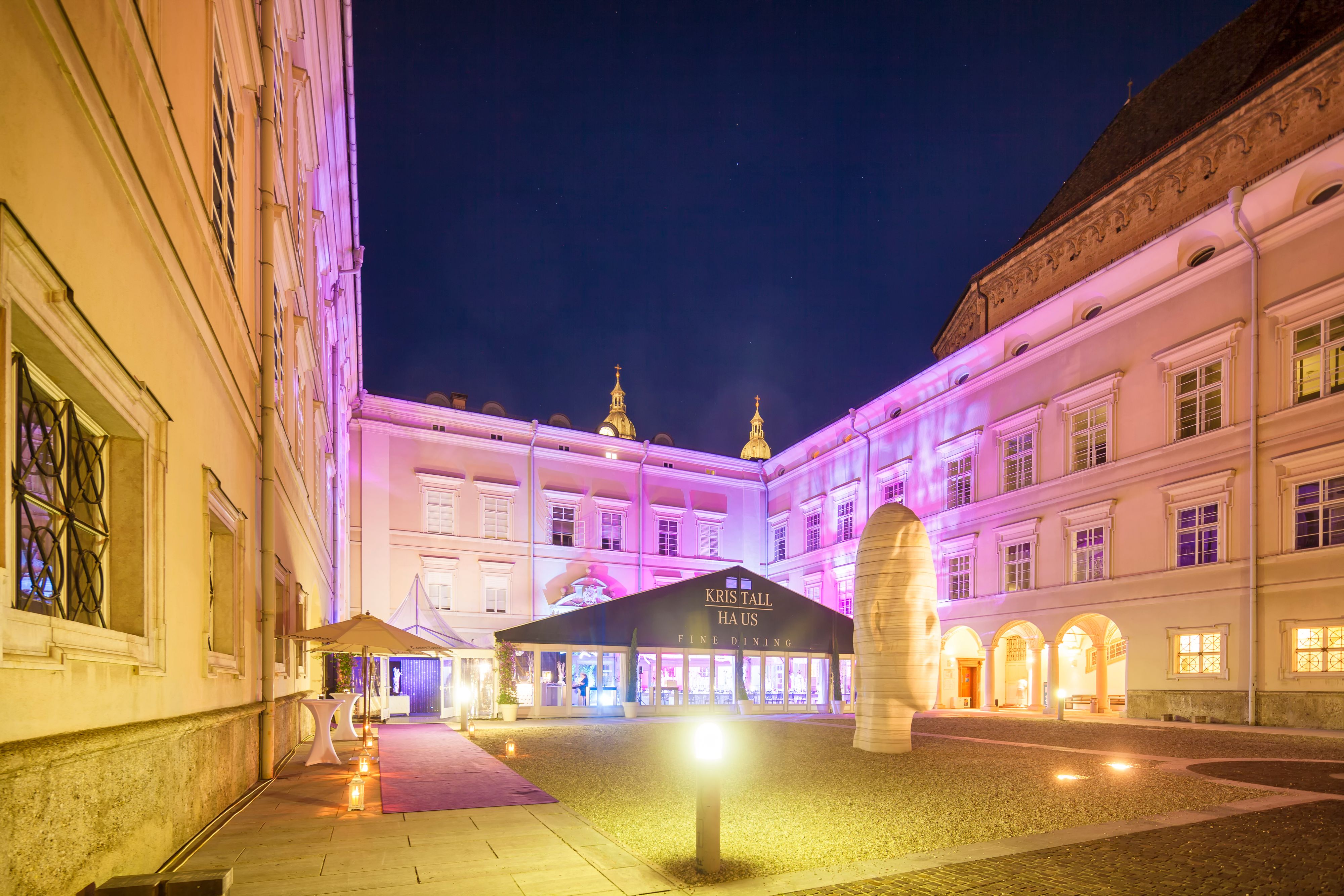 Der Toskanatrakt der Salzburger Residenz beherbergt die Universität Salzburg (Rechtswissenschaften).