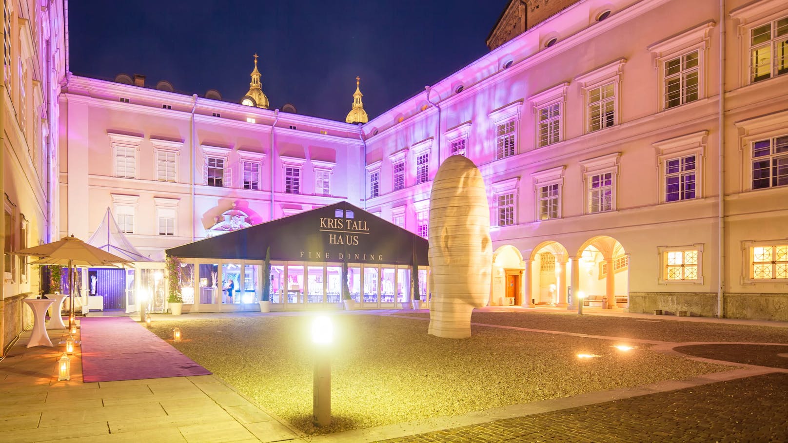 Der Toskanatrakt der Salzburger Residenz beherbergt die Universität Salzburg (Rechtswissenschaften).