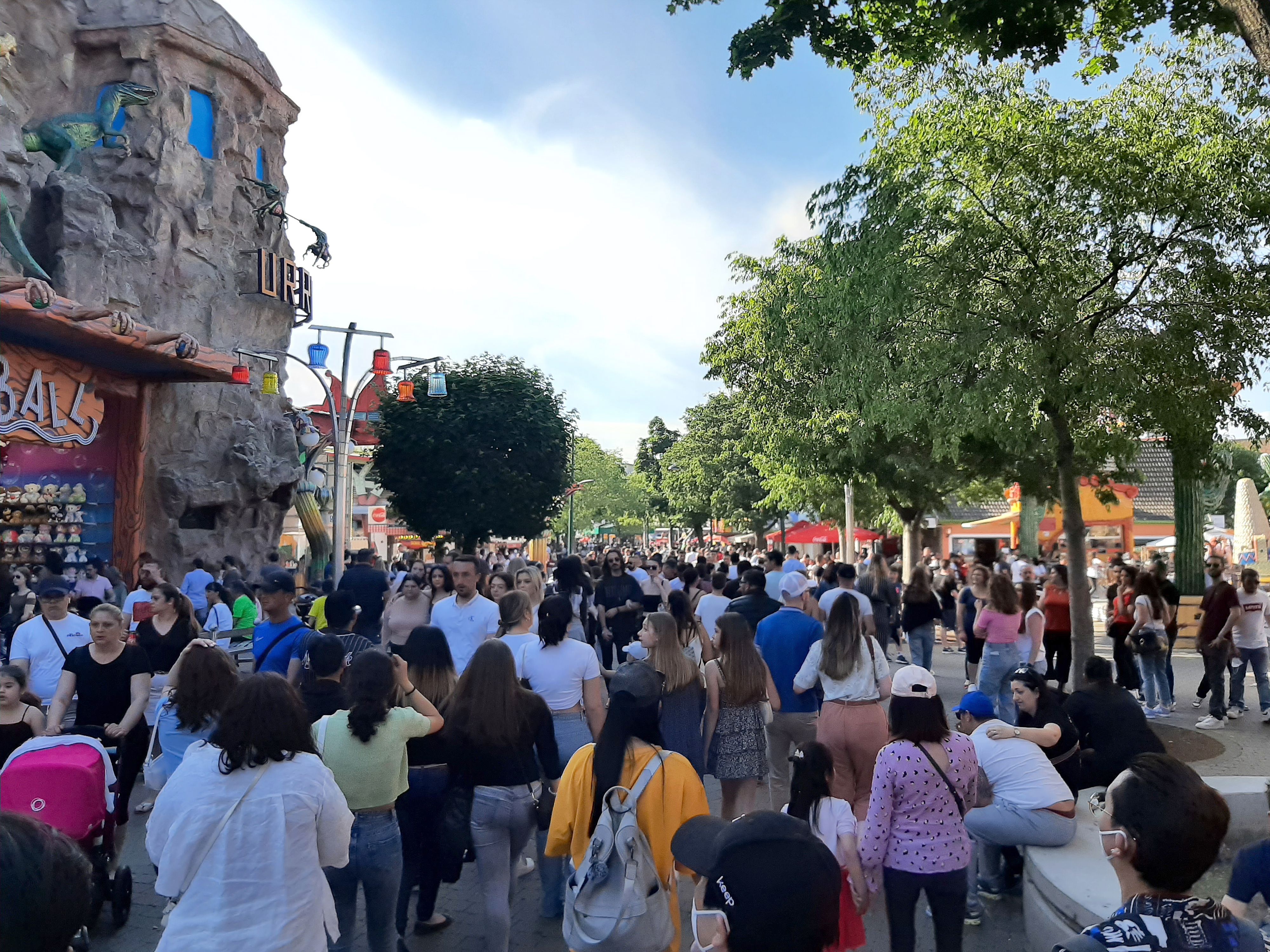 Menschenmassen im Wiener Prater am Donnerstag, 3. Juni 2021. Archivbild