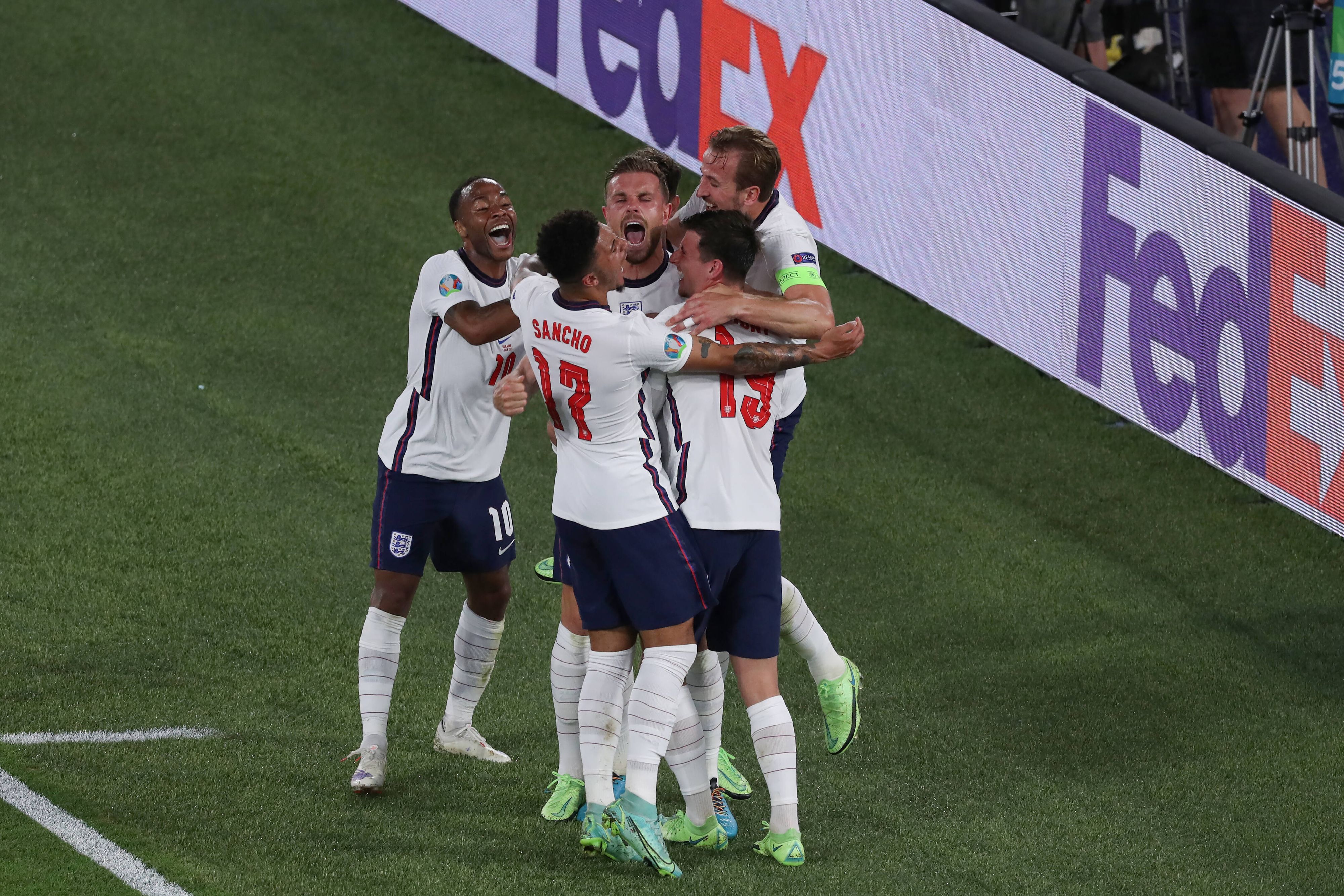 England jubelt in unschuldigem Weiß. 