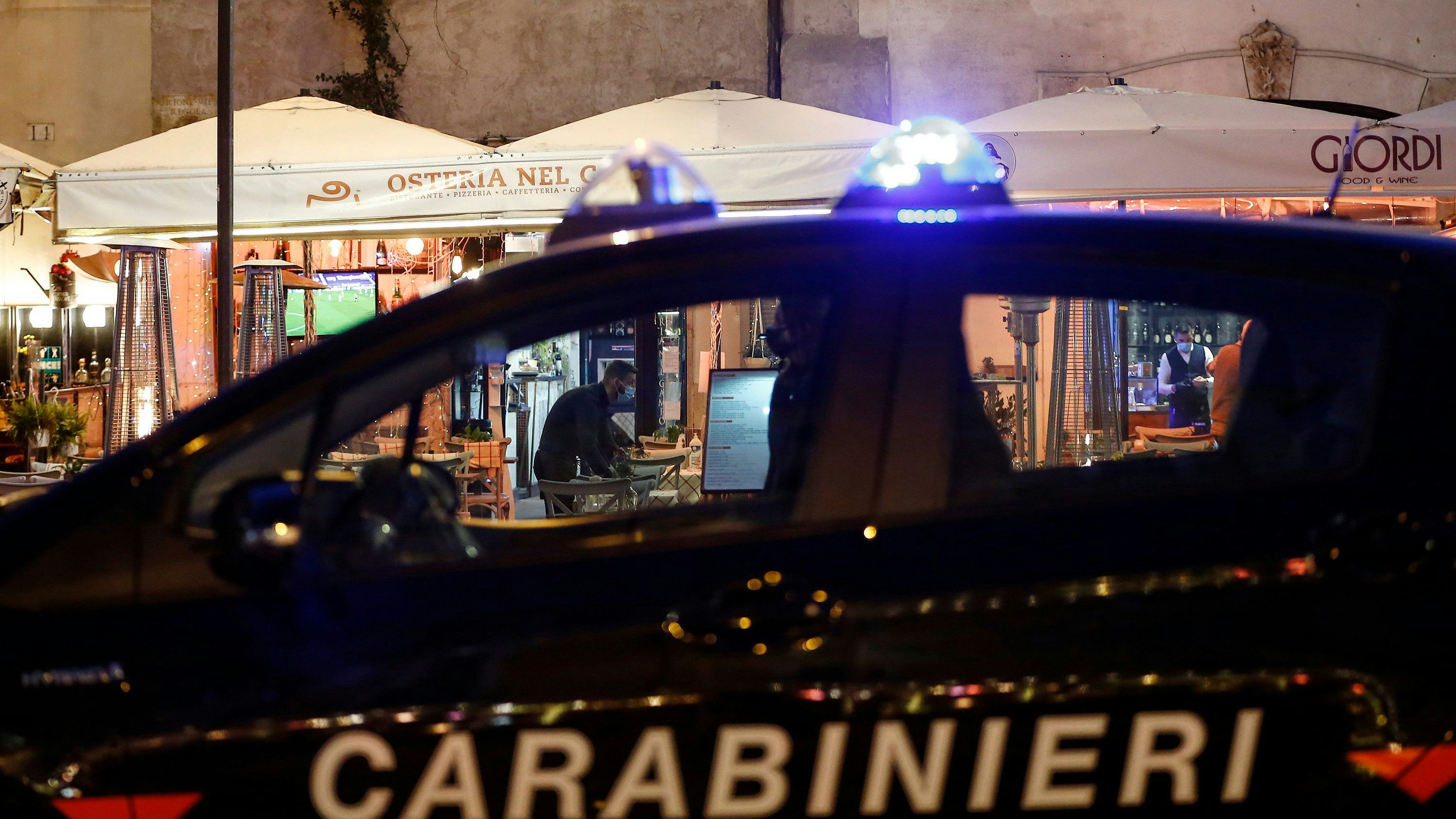 Heute.at - Österreicher beschmieren Felsen – harte Strafe droht