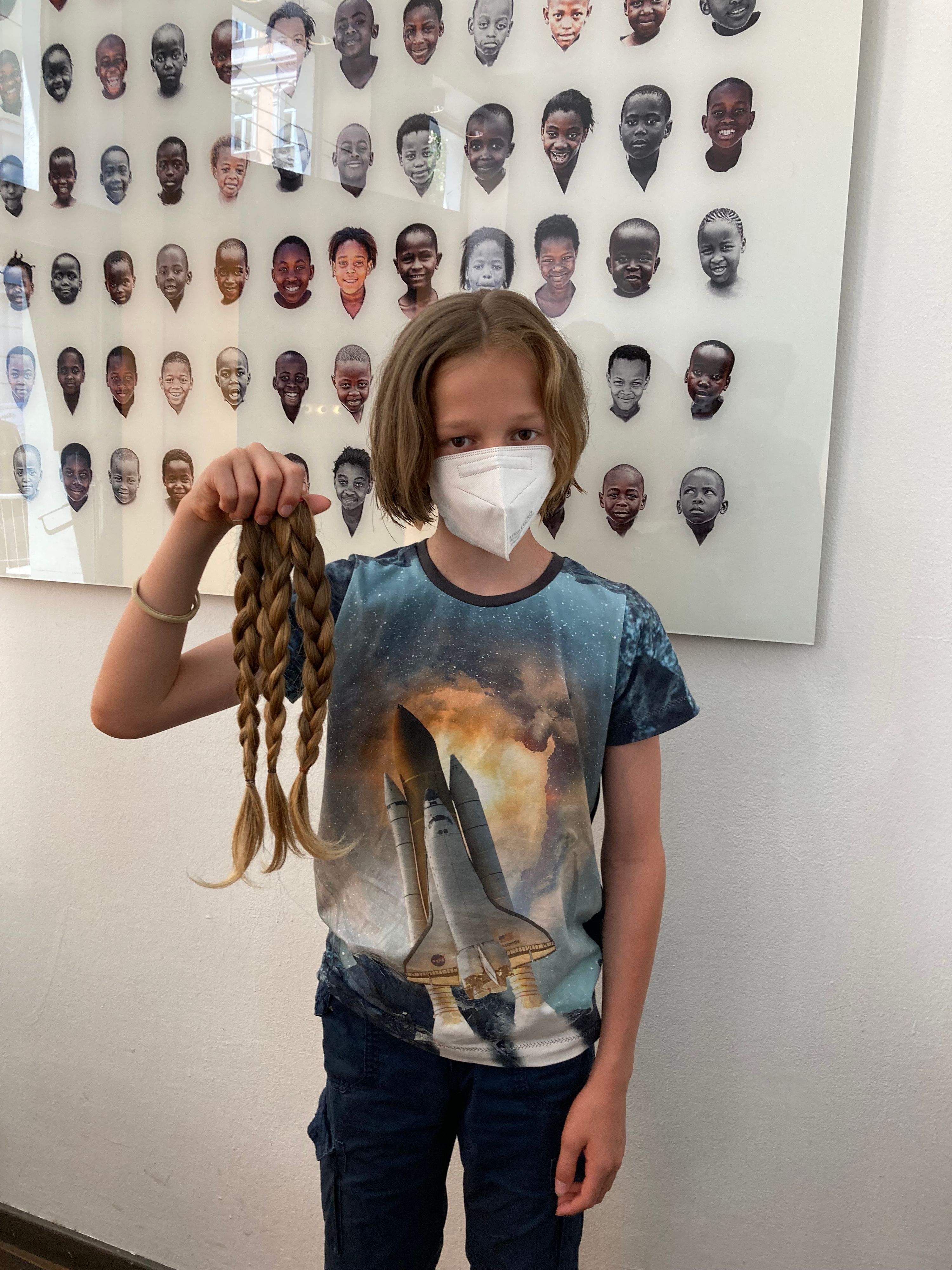 Der 11-jährige Florin spendete seine fast 40 cm lange Haarpracht an den Verein 