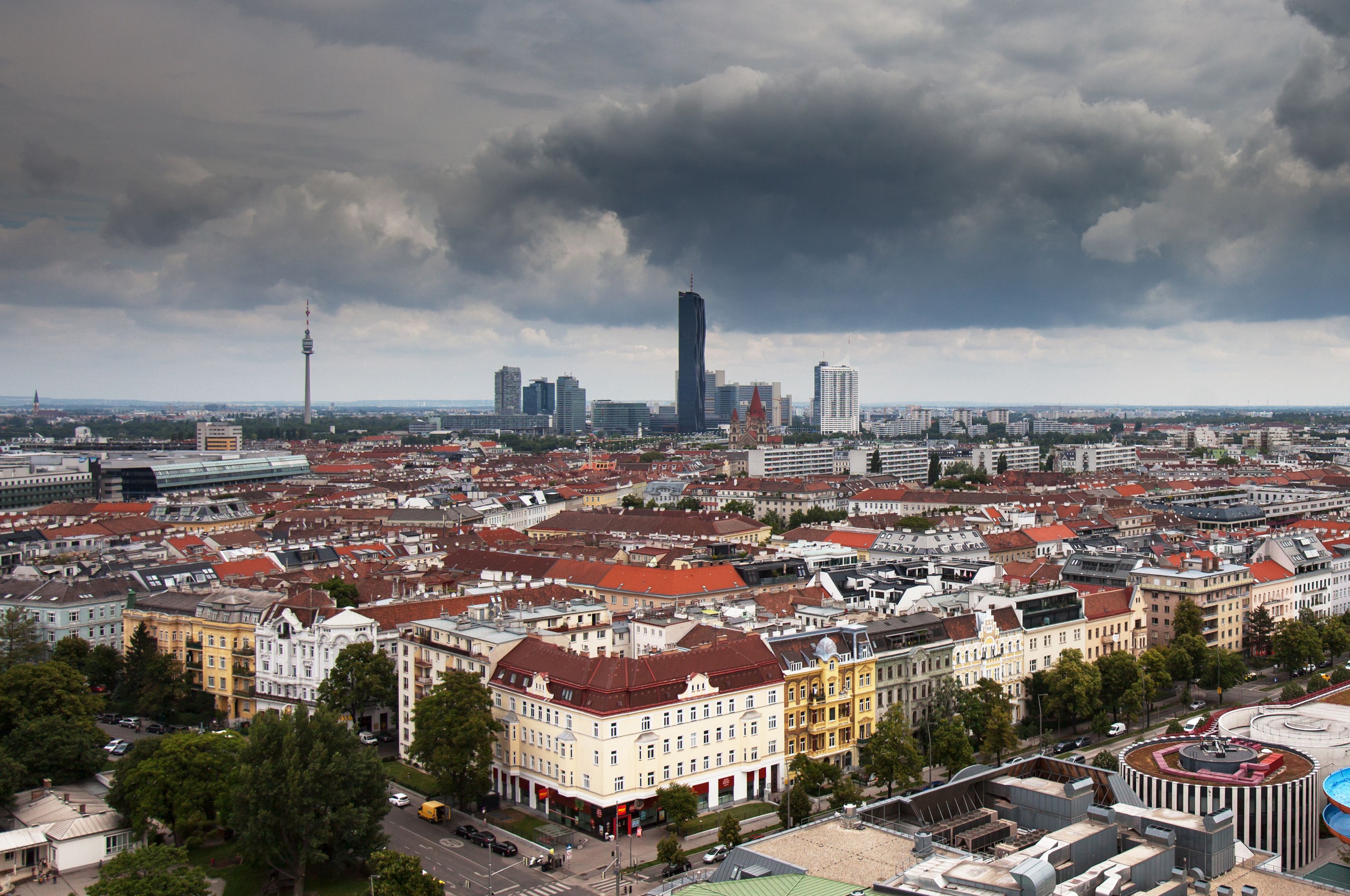 Übersicht der Skyline des nördlichen Donauufer Wiens.