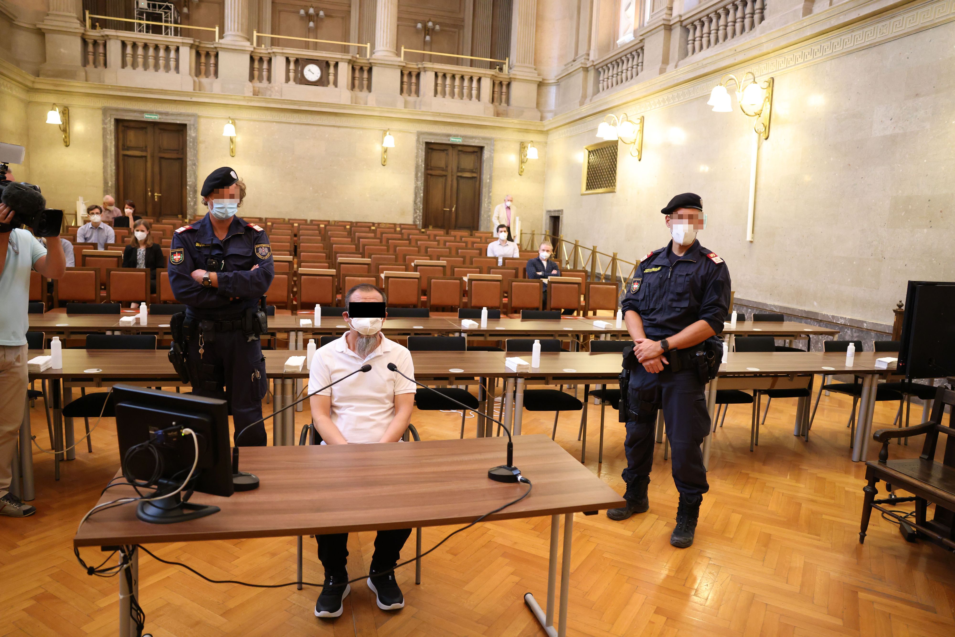 Der Angeklagte am Montag vor Gericht in Wien. 