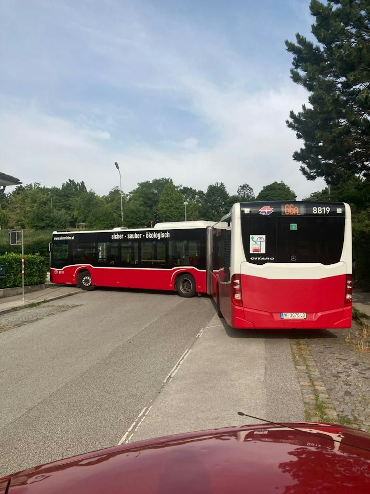 Der Bus konnte in der Früh in einer Sackgasse nicht mehr umdrehen.