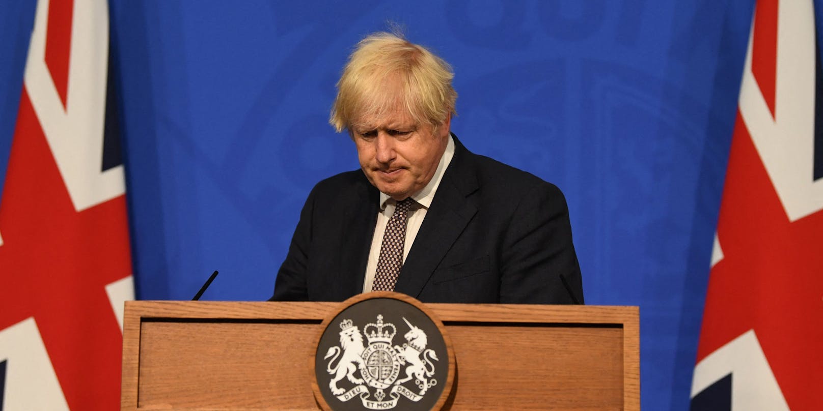 Schon am 5. Juli gab Boris Johnson die Lockerungen bekannt, kündigte aber eine weitere Prüfung an