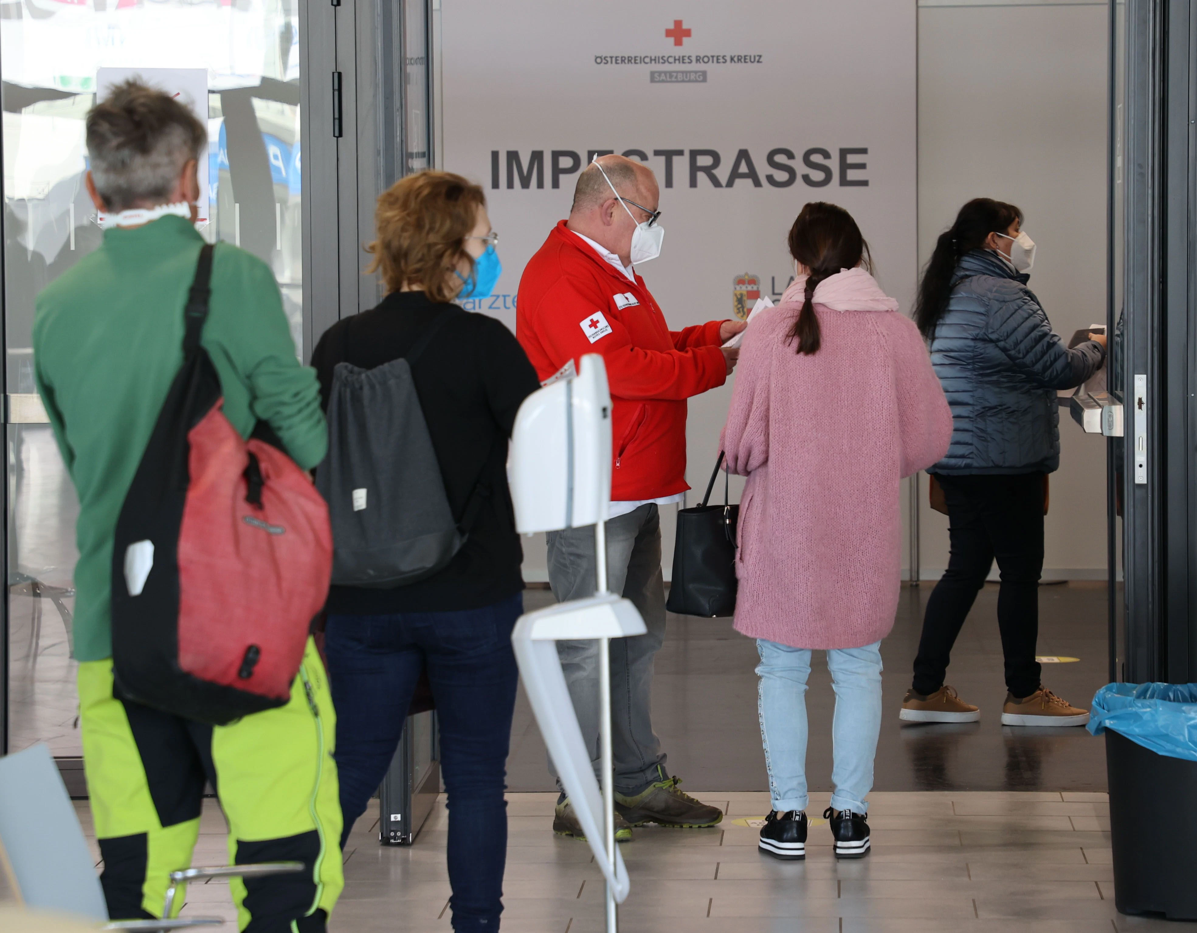 In Salzburg mussten am Wochenende rund 180 Personen das Messenzentrum ohne Impfung verlassen. Sie hatten einen zu frühen Termin für ihren Zweitstich erhalten. Archivbild vom 29.03.2021.