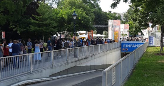 Der Ansturm auf die Impfaktion am Wiener Rathausplatz war enorm. Jetzt eröffnet die Stadt einen zweiten Ansturm auf der Donauinsel.