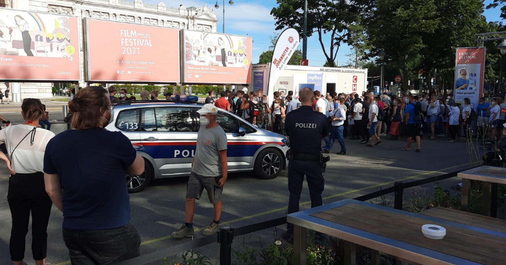 Der Ansturm auf die Impfaktion am Wiener Rathausplatz war enorm