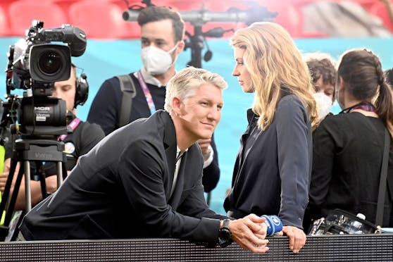 Schleichwerbung? ARD prüft Schweinsteiger-Uhr - Fussball ...