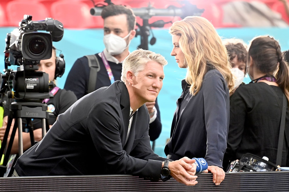ARD-Experte Bastian Schweinsteiger setzte seine Uhr gekonnt in Szene.&nbsp;