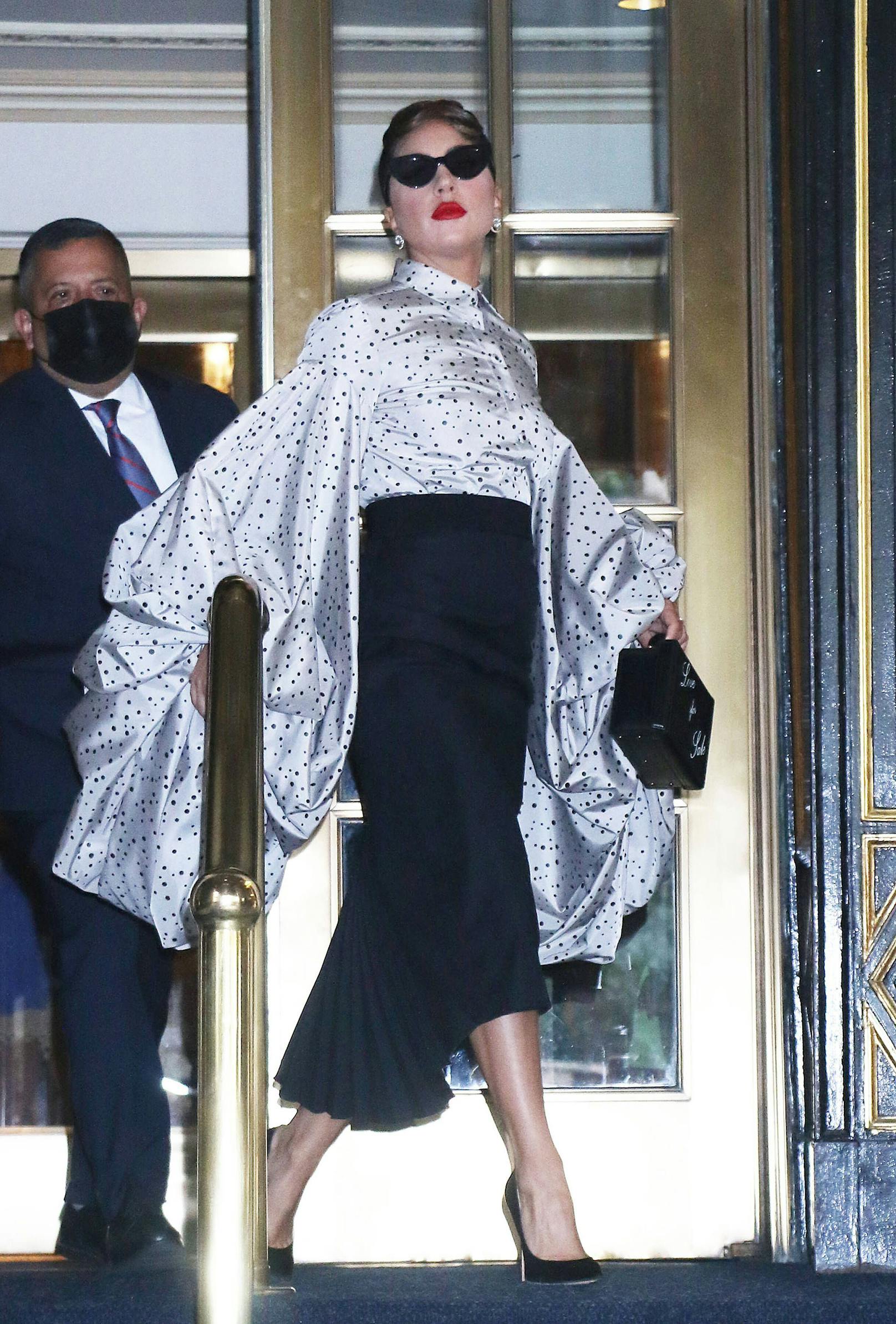 Lässt die goldene Hollywood-Ära outfittechnisch auferstehen: Lady Gaga.