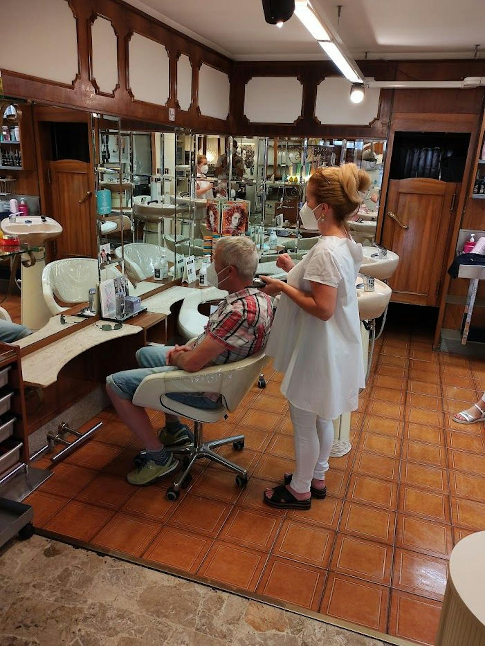 Harald beim Friseurtermin im Salon "Intercoiffeur Welle"