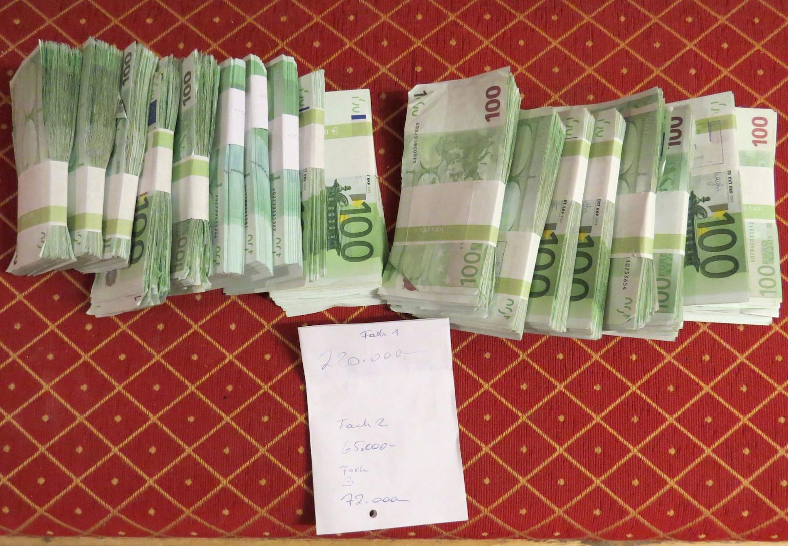 Polizei beschlagnahmt 780.000 Euro in Apres-Ski-Hütte