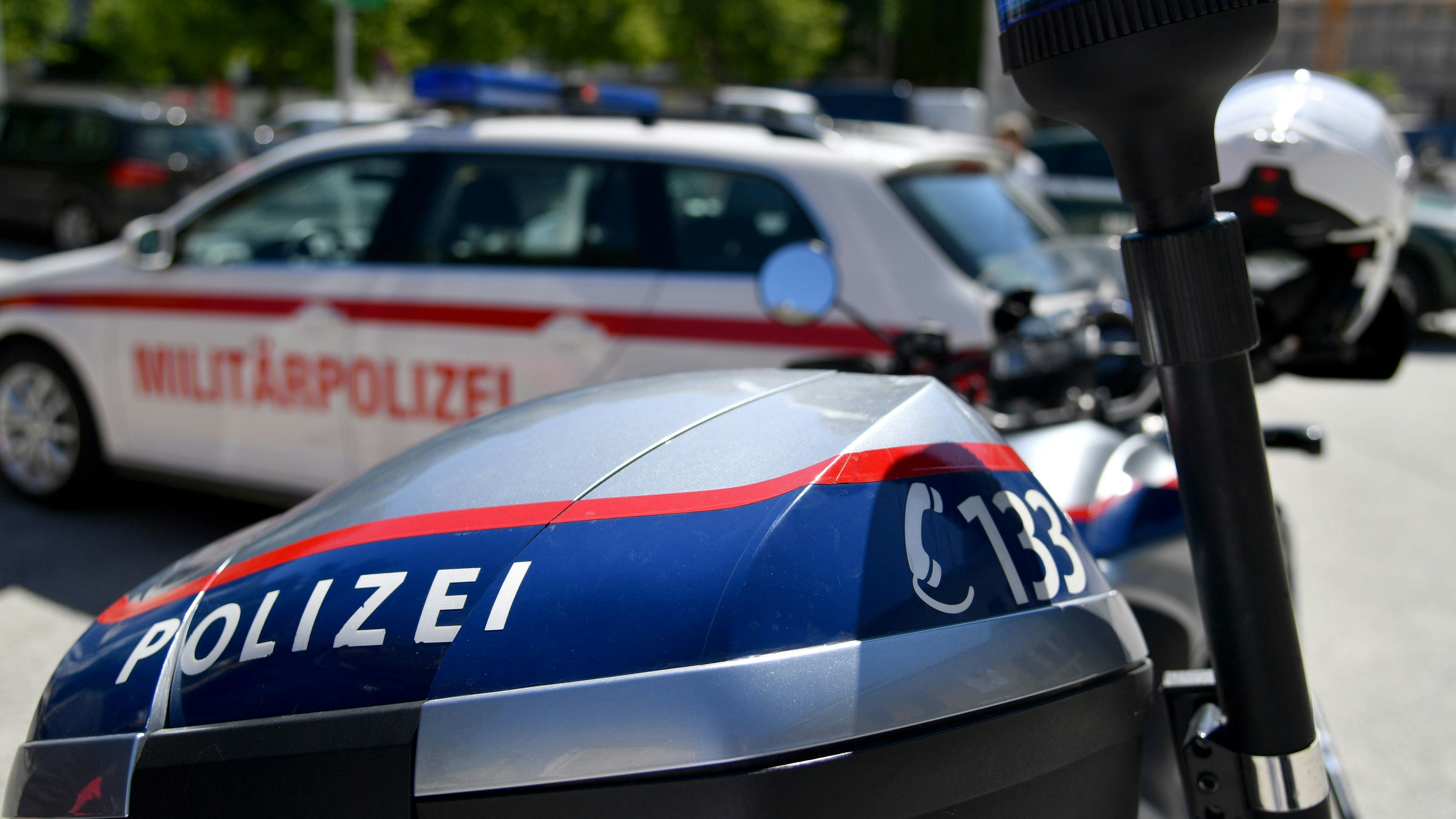 Bei der Flucht vor einer Militärstreife überschlug sich der Pkw eines mutmaßlichen Schleppers. 