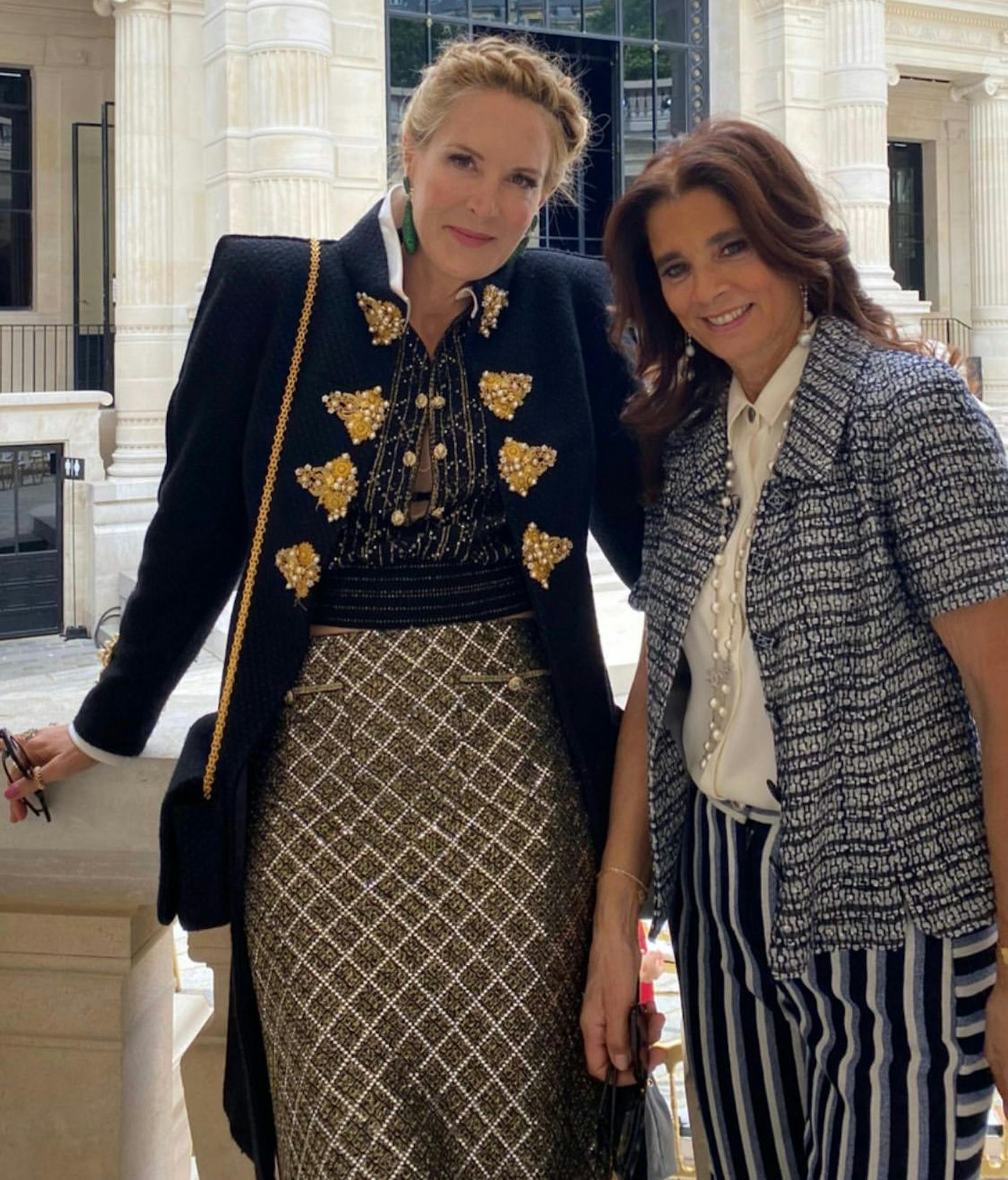 Eva Dichand mit Marion Khalili im&nbsp;Palais Galliera, wo die Show stattfand.