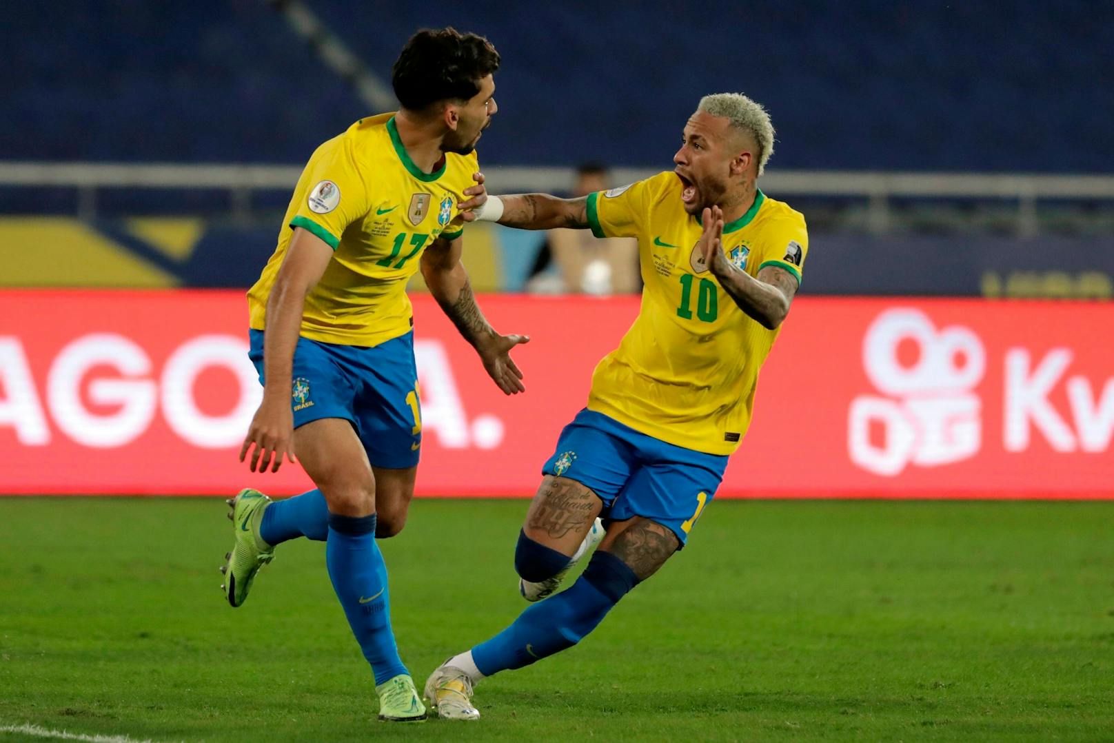 Neymar bereitet Brasiliens Aufstiegs-Treffer vor. 