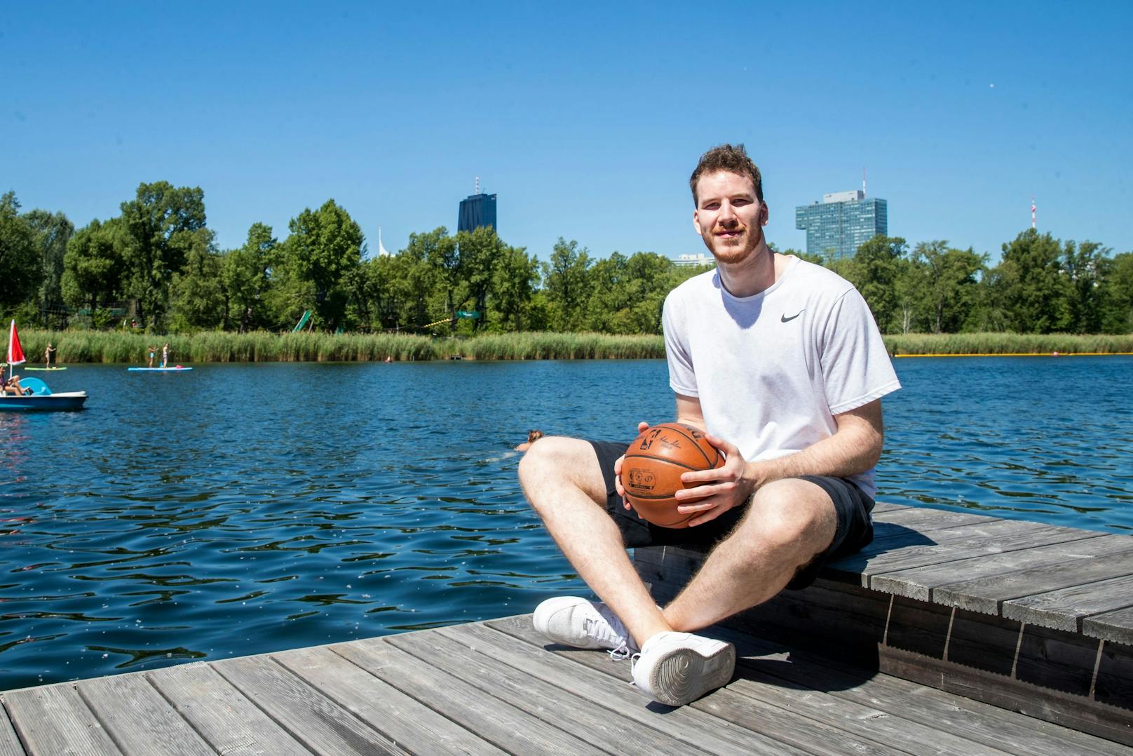 NBA-Star Pöltl auf Wien-Besuch: "Mir geht die Zeit aus"