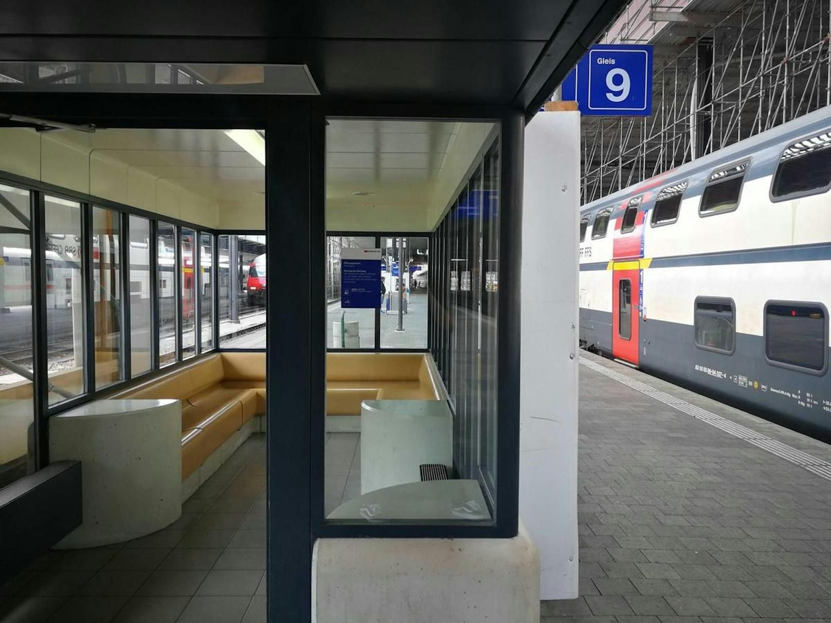 Hier geschah es: In einem Wartehäuschen auf dem Perron von Gleis 9 kam es am 9. November 2019 zum Sexualdelikt. Der mutmaßliche Täter bestieg nach der Tat einen Zug nach Bern.