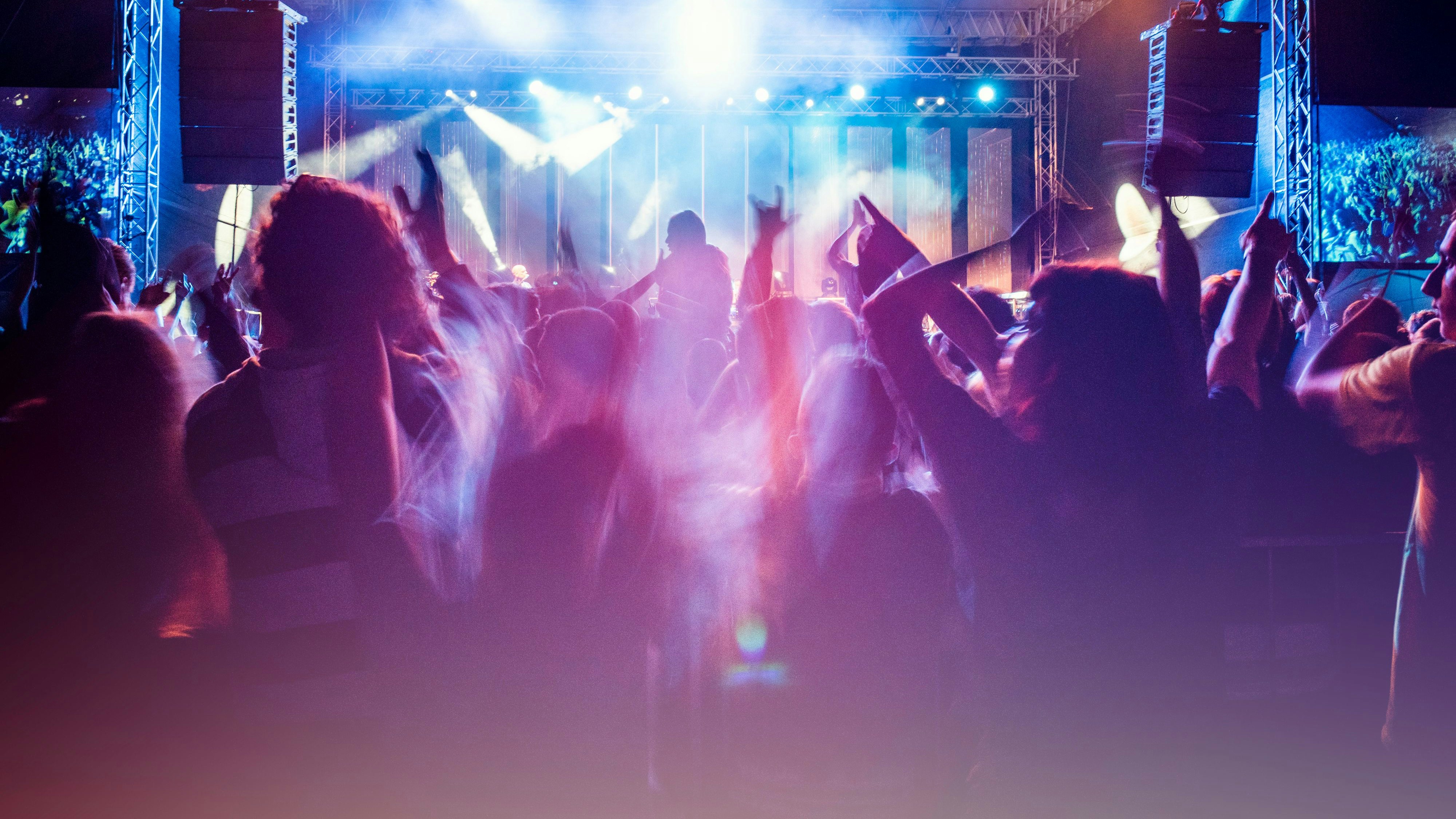 Nach einem Disco-Besuch in Enschede hat sich ein riesiger Corona-Cluster gebildet (Symbolbild).