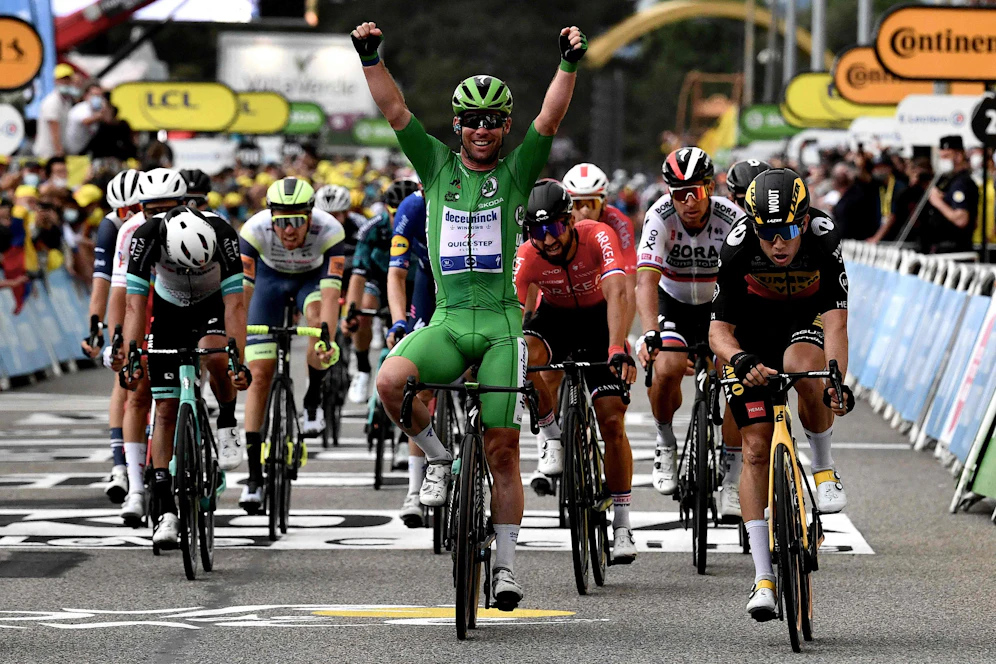 Mark Cavendish jubelt über seinen Etappensieg.