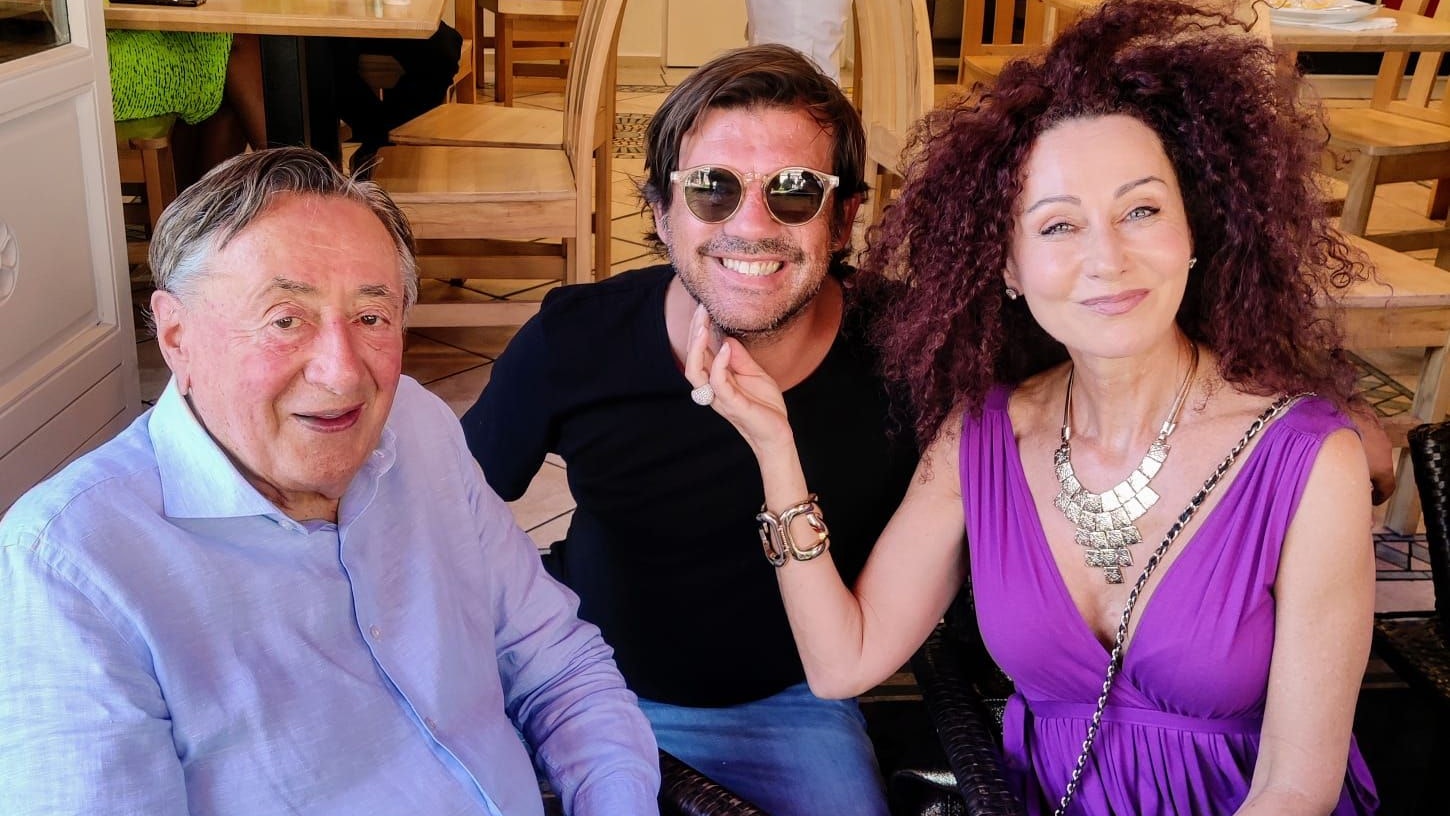 "Die Lugners" (Originalbesetzung) mit "Leute Heute"-Reporter Christian Sinemus <em>(Mitte)</em>