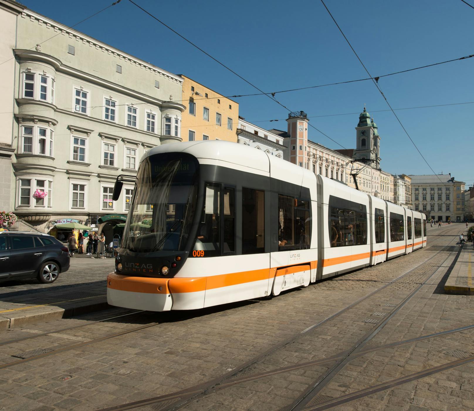 Zwei Wochen lang gilt die Wiener Jahreskarte u.a. auch für die Straßenbahn in Linz.