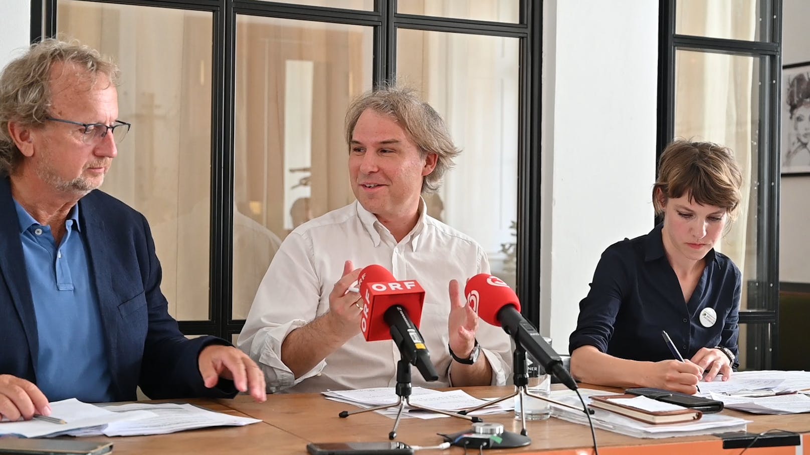 Erwachsenenvertreter Norbert Krammer, Sozialexperte Martin Schenk und Barbara Bühler vom niederösterreichischen Armutsnetzwerk (v.l.n.r.)