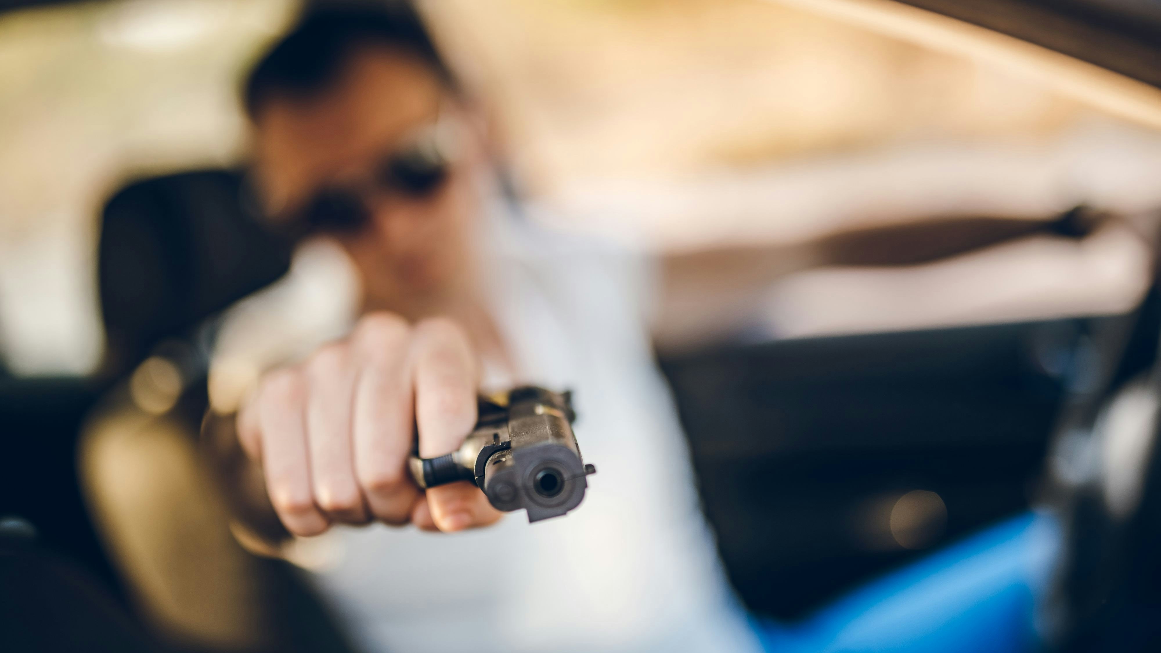 Heute.at - Mercedes-Lenker bedrohte Männer am Gürtel mit Waffe