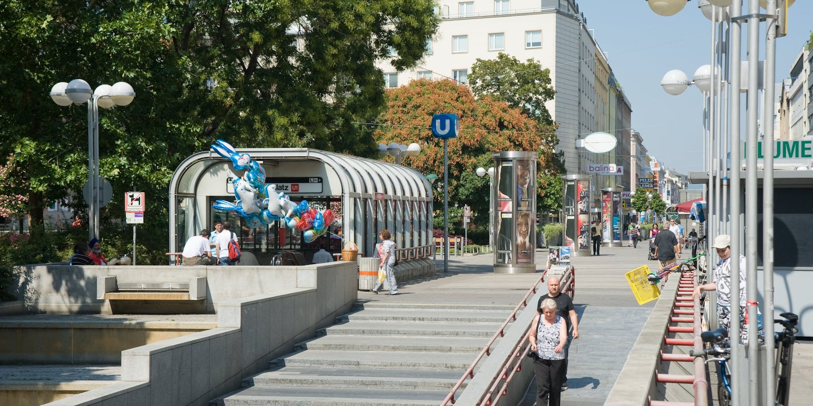 Fußgängerzone Favoriten mit U-Bahn-Station Keplerplatz. Symbolbild