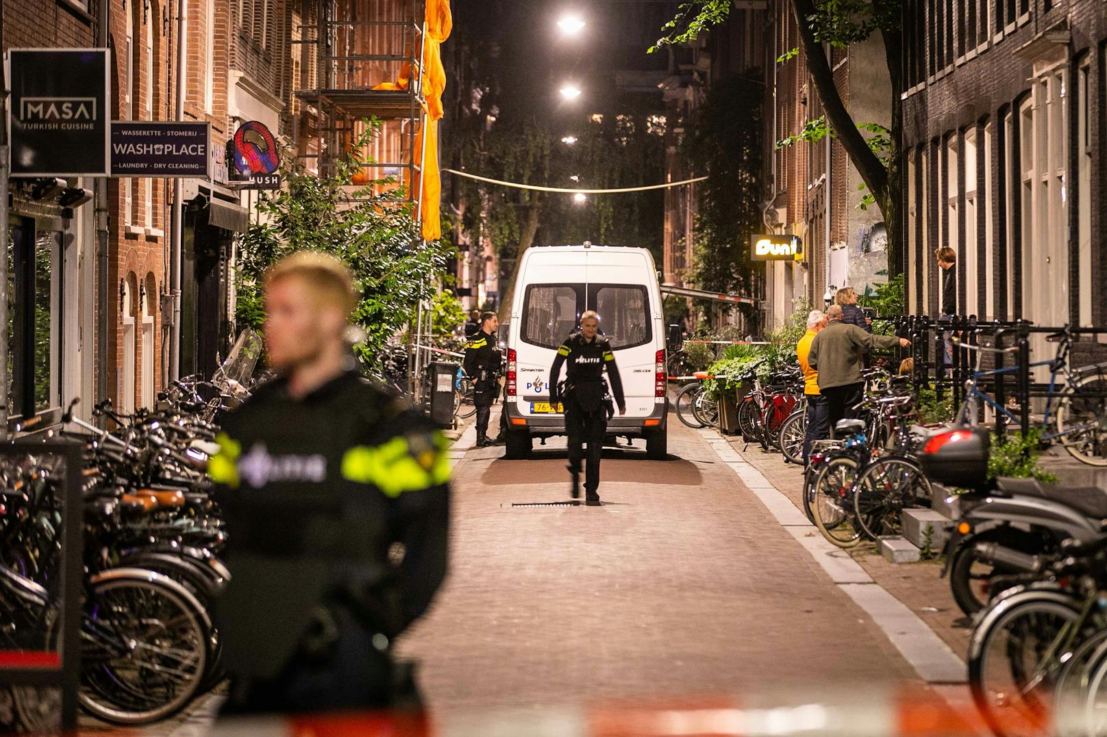 Kriminalreporter Peter R. de Vries wurde im Amsterdam von einer Kugel im Kopf getroffen.
