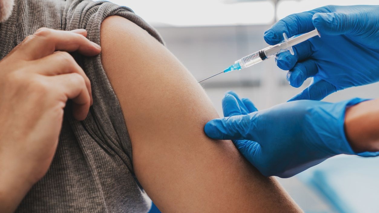 Vaccination of senior person in hospital