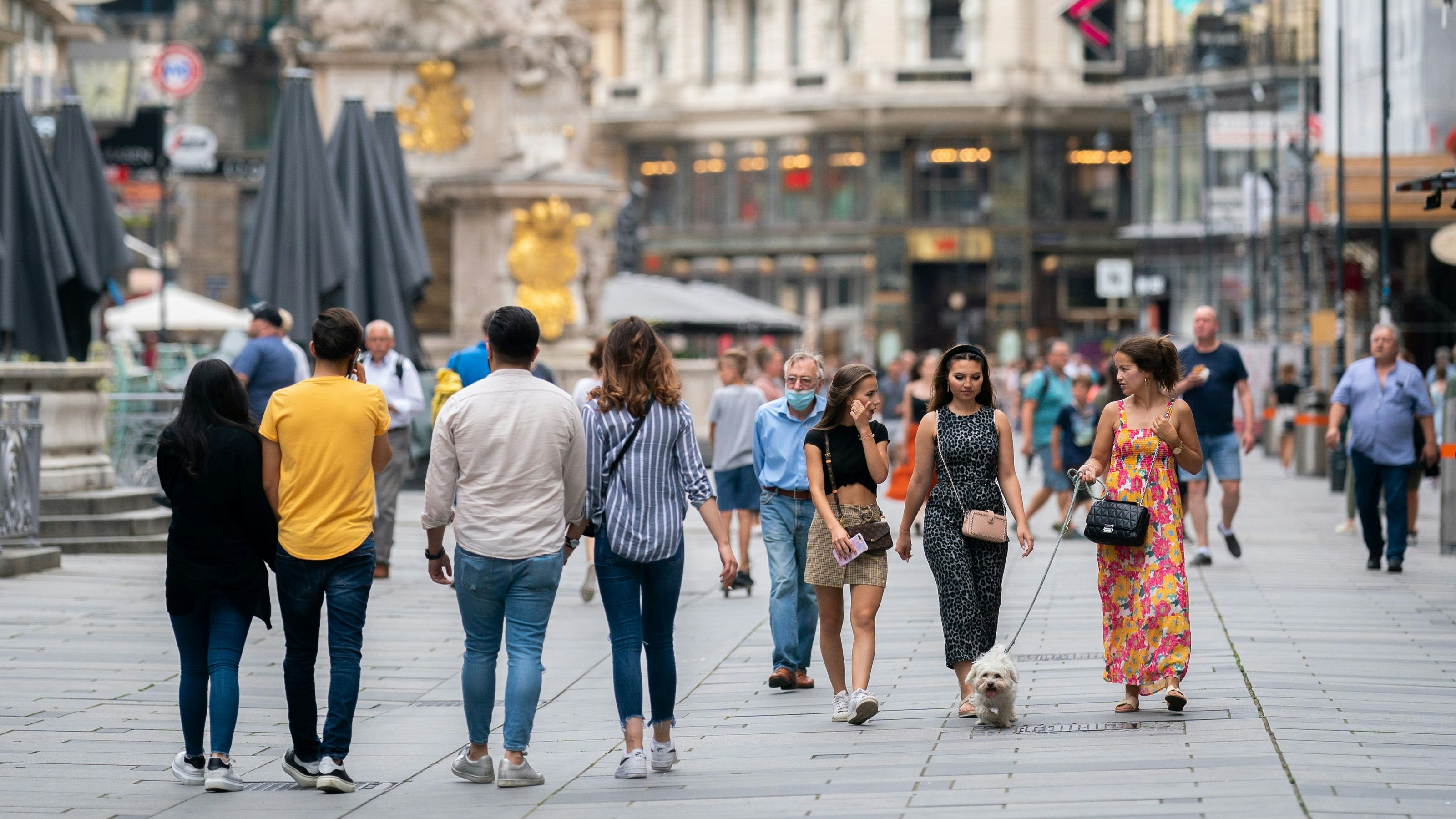 Menschen in der Innenstadt am Graben in Wien